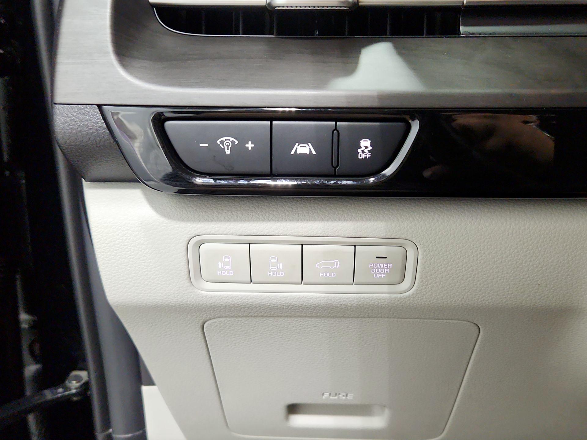 Thumbnail: 2022 Kia Carnival - 13