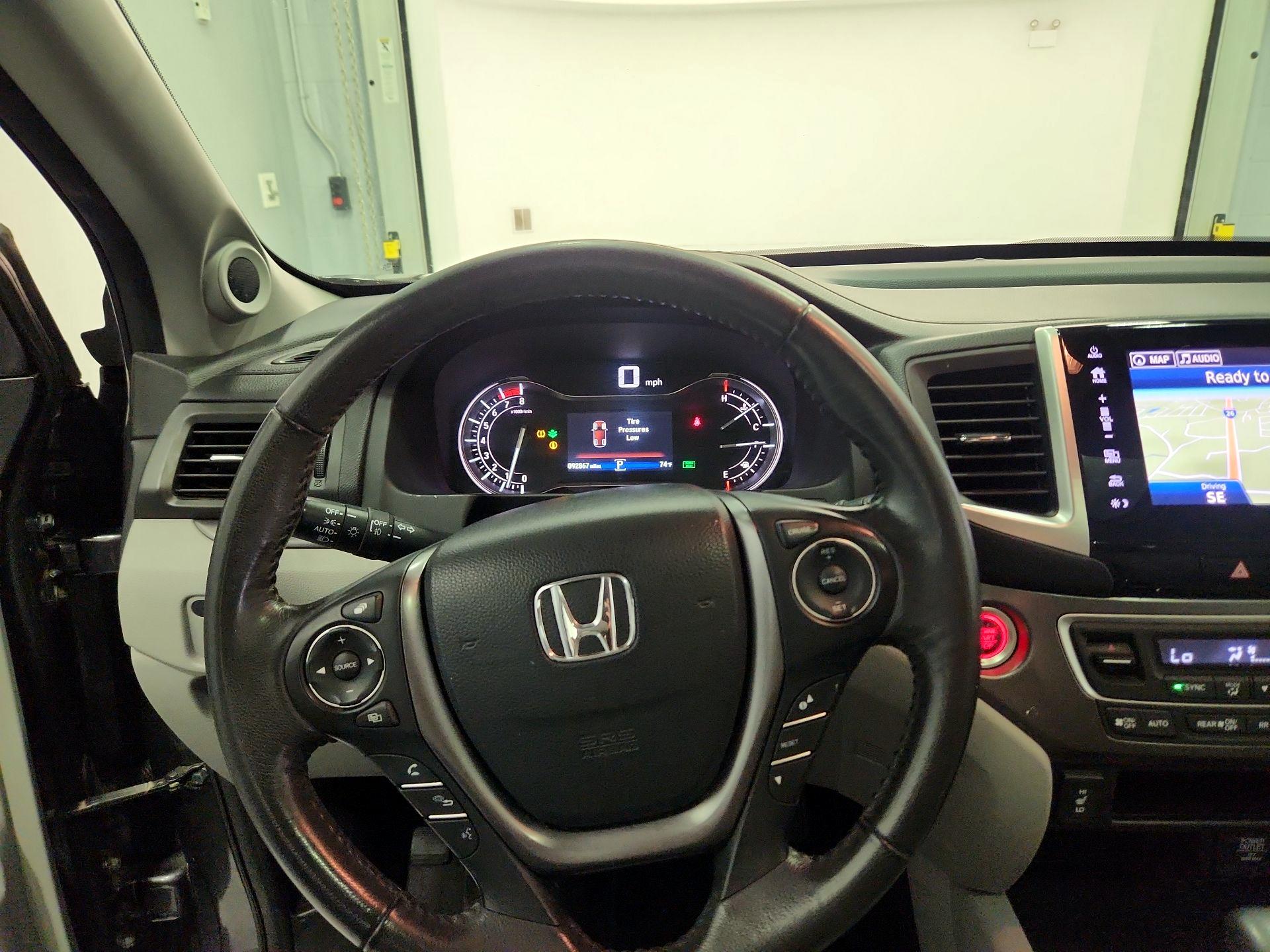 Thumbnail: 2018 Honda Pilot - 10