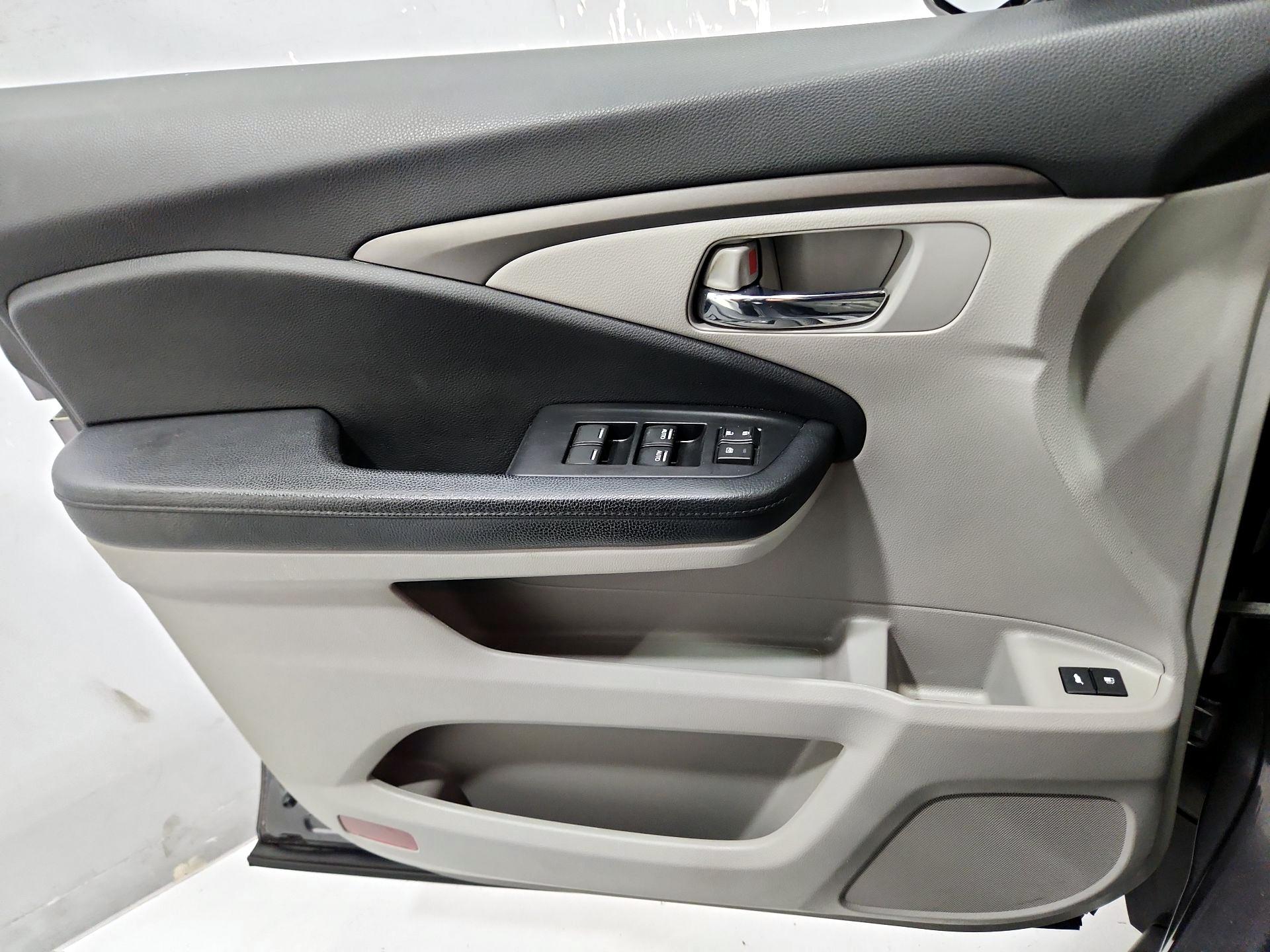 Thumbnail: 2018 Honda Pilot - 12