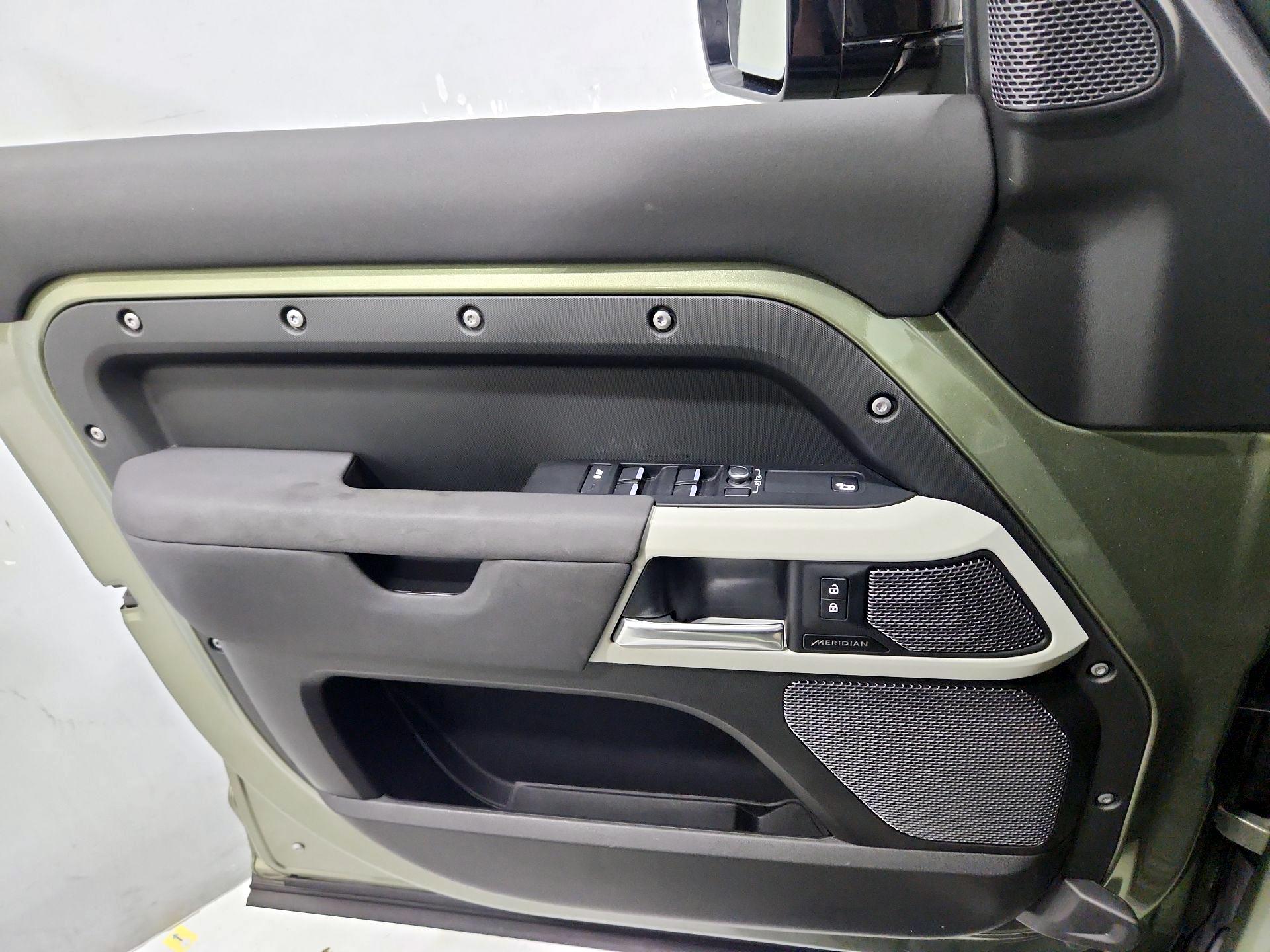 Thumbnail: 2022 Land Rover Defender - 12