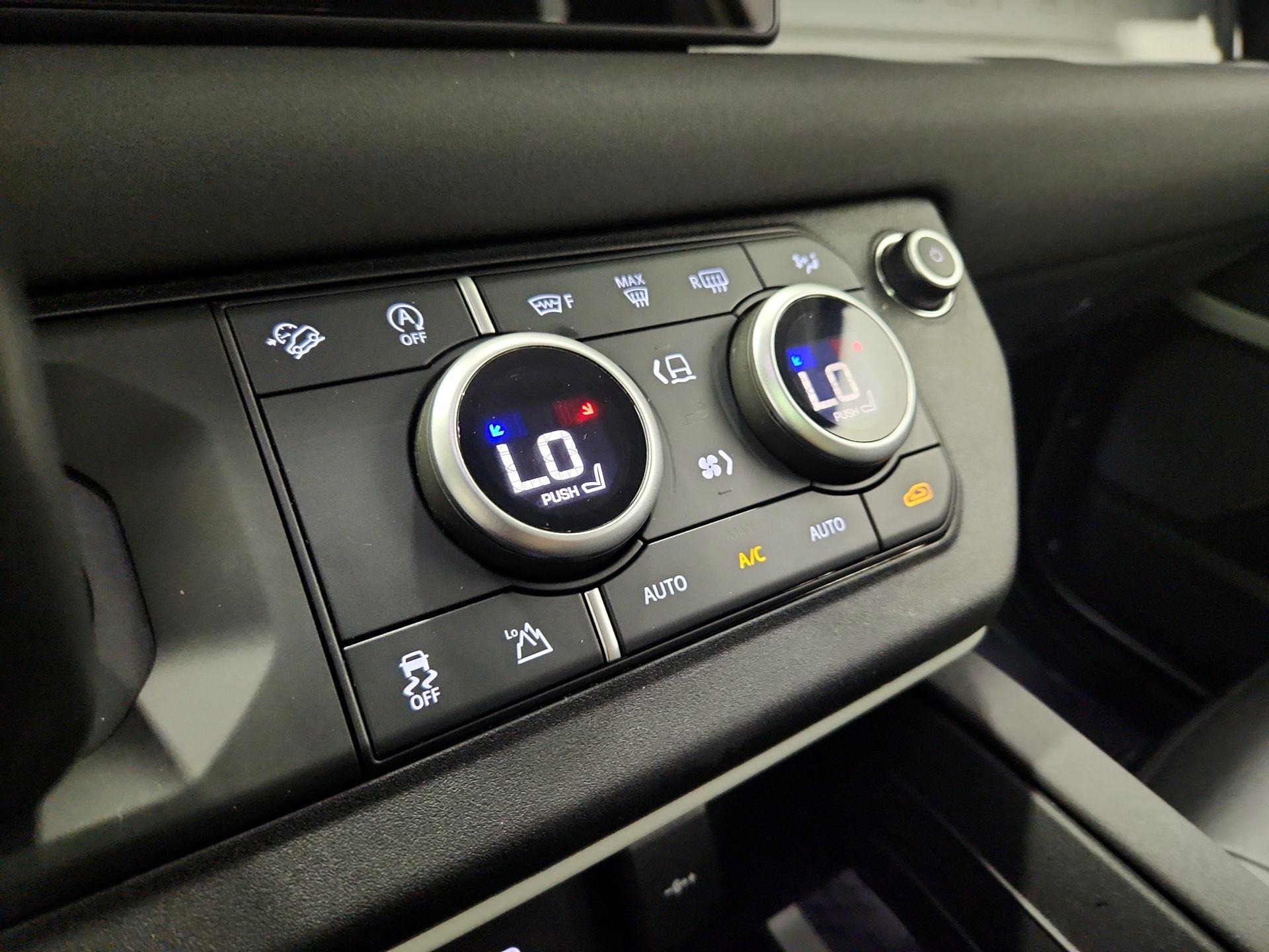 Thumbnail: 2022 Land Rover Defender - 17