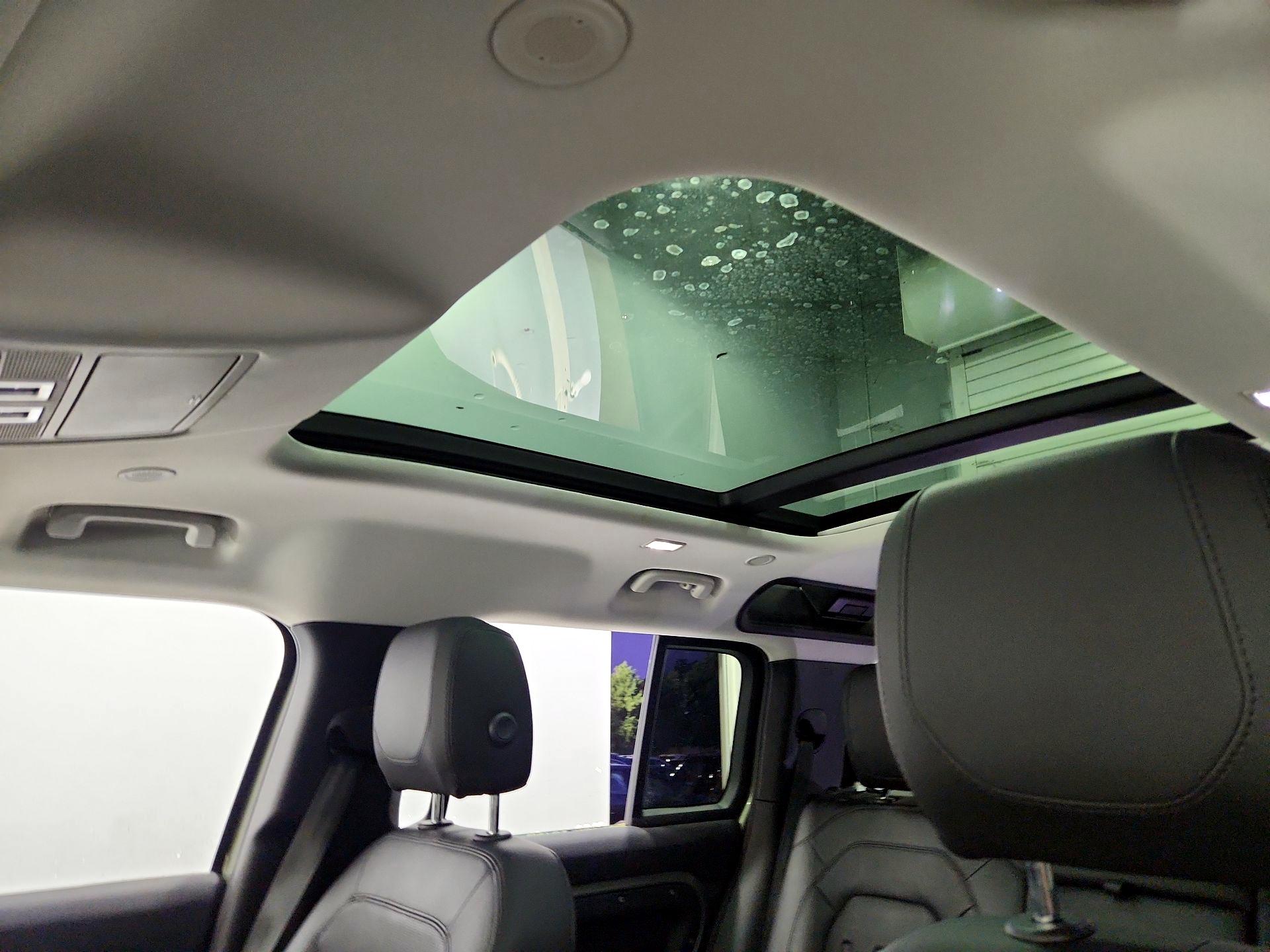 Thumbnail: 2022 Land Rover Defender - 20