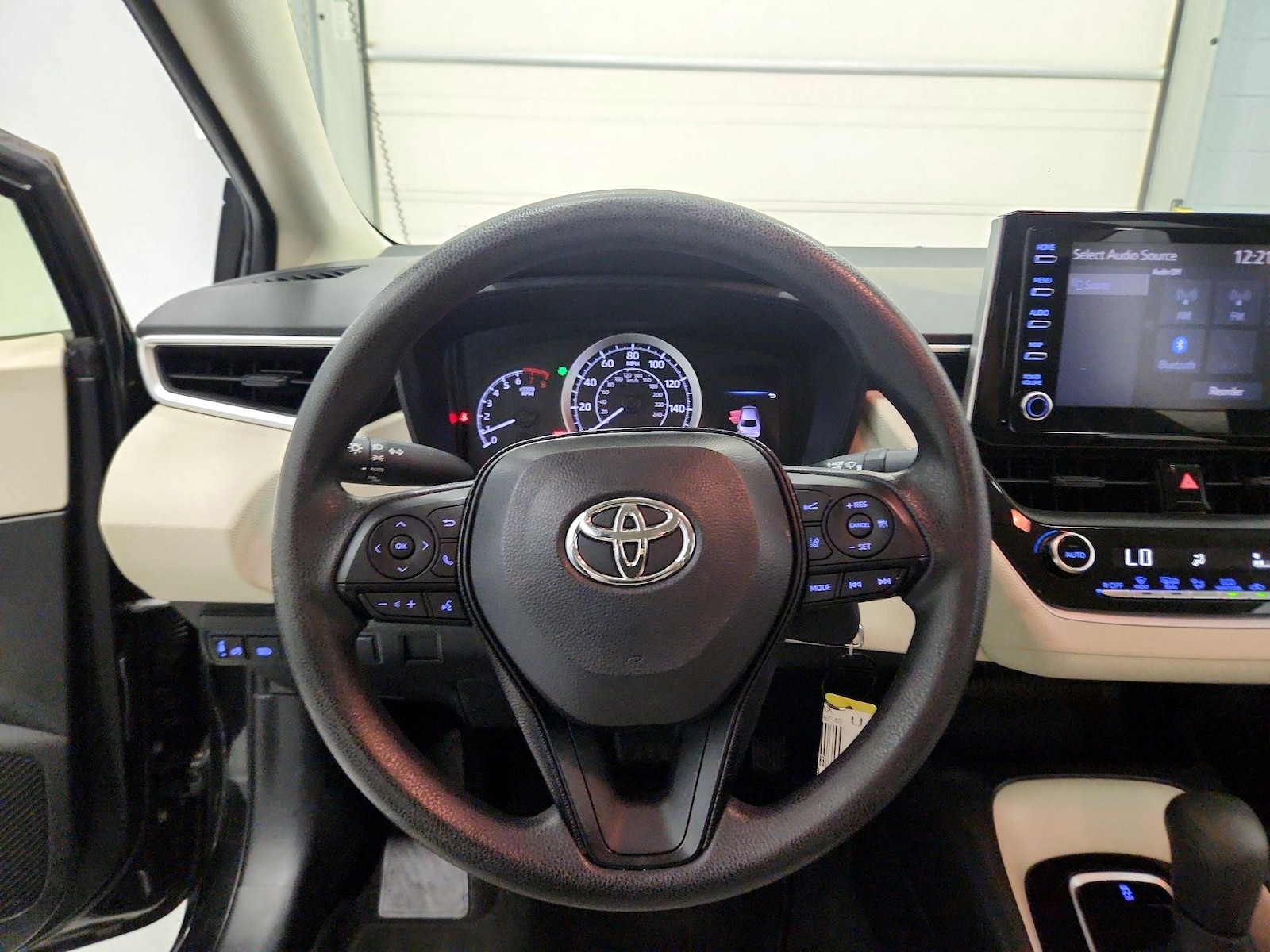 2020 Toyota Corolla LE - Photo 11
