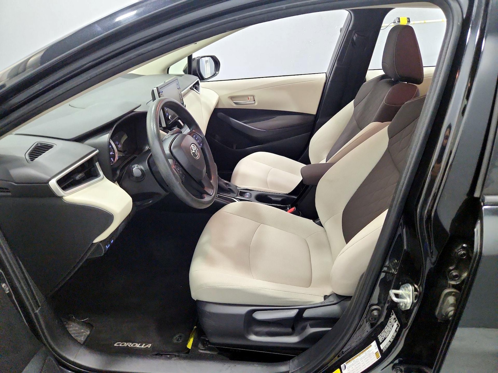 2020 Toyota Corolla LE - Photo 12