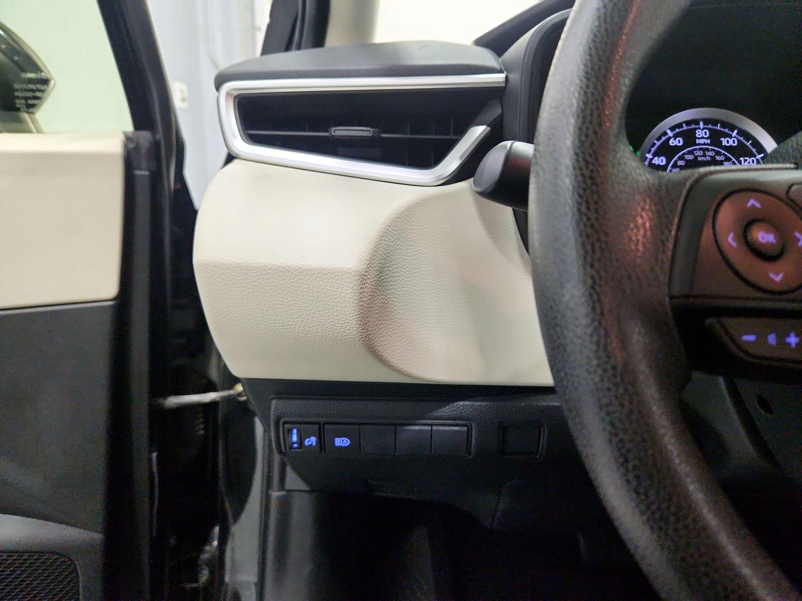 2020 Toyota Corolla LE - Photo 14