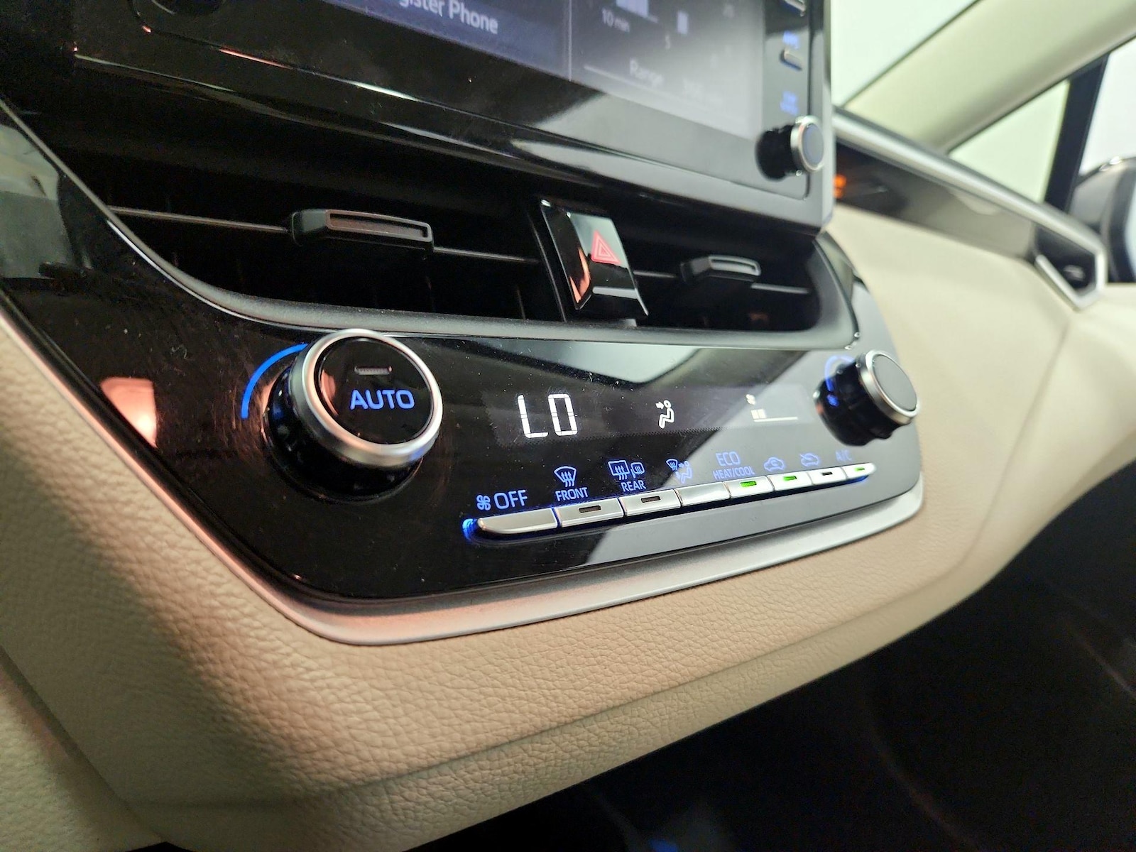 2020 Toyota Corolla LE - Photo 17