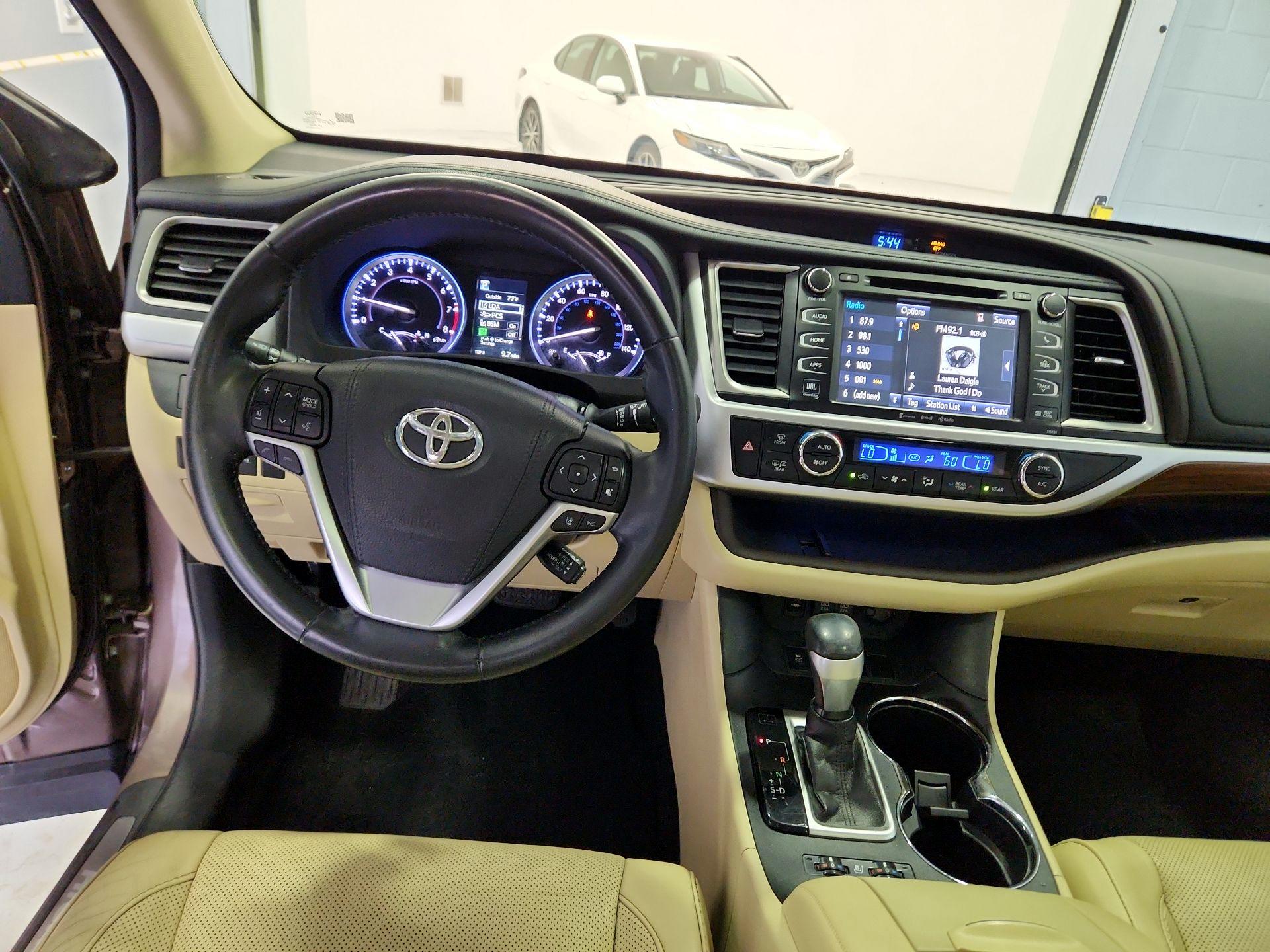 Thumbnail: 2018 Toyota Highlander - 9
