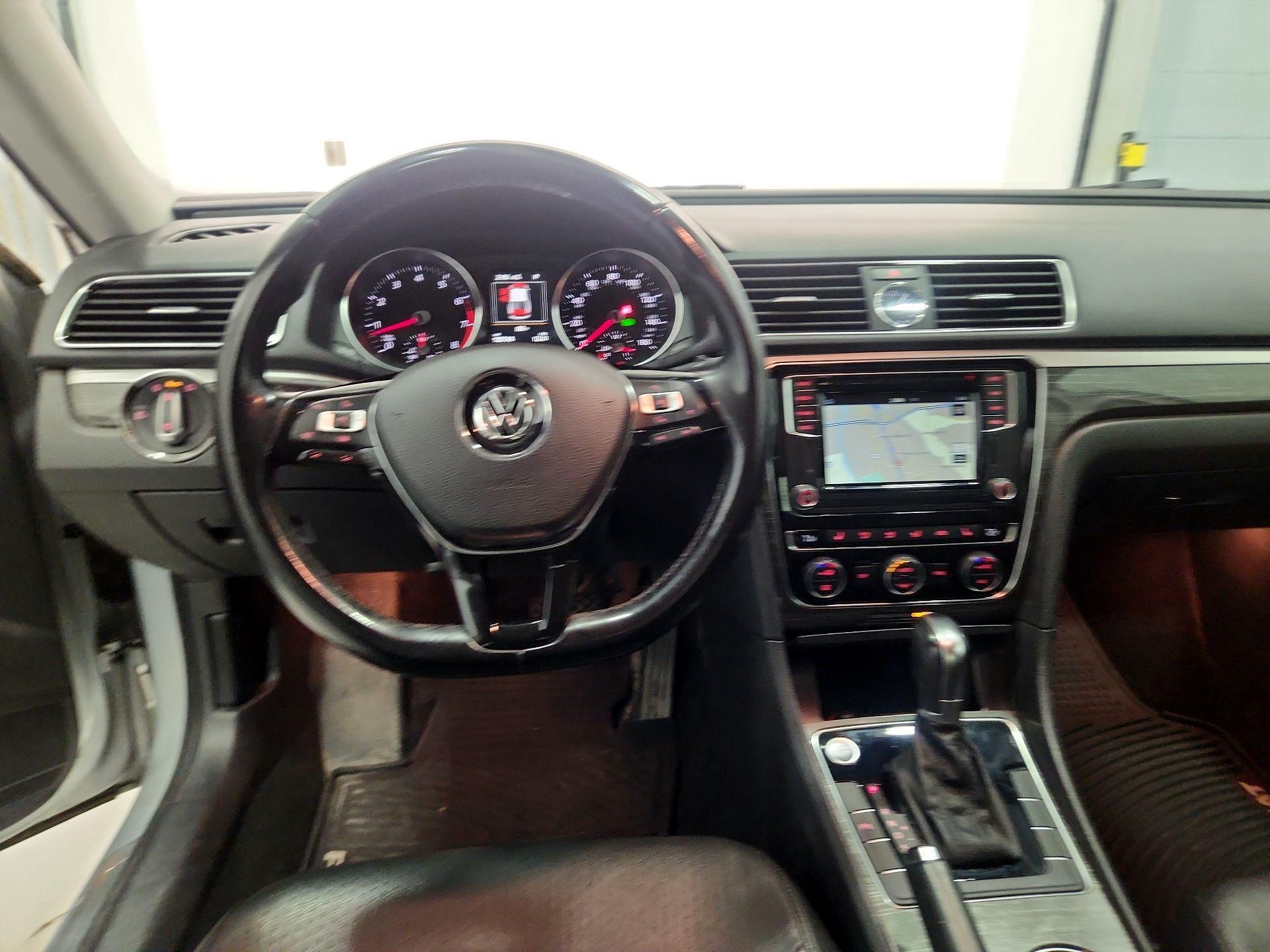 Thumbnail: 2017 Volkswagen Passat - 10