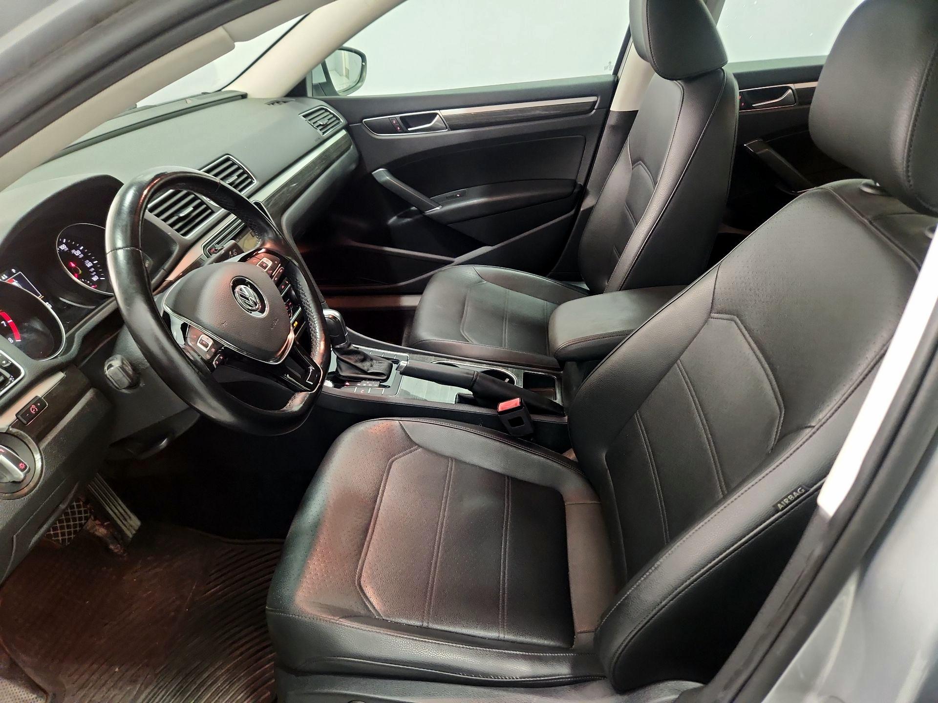 Thumbnail: 2017 Volkswagen Passat - 11
