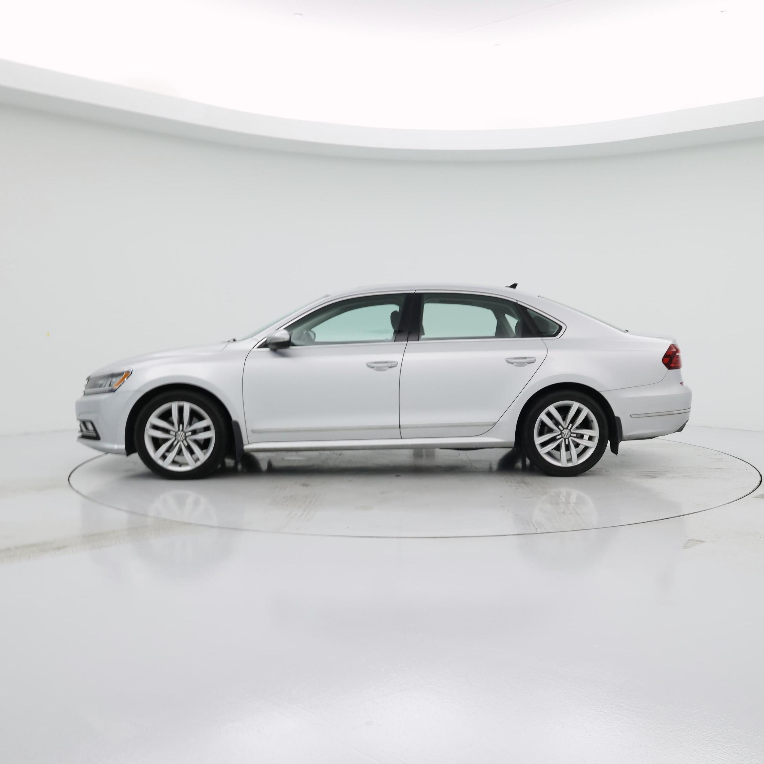 Thumbnail: 2017 Volkswagen Passat - 3