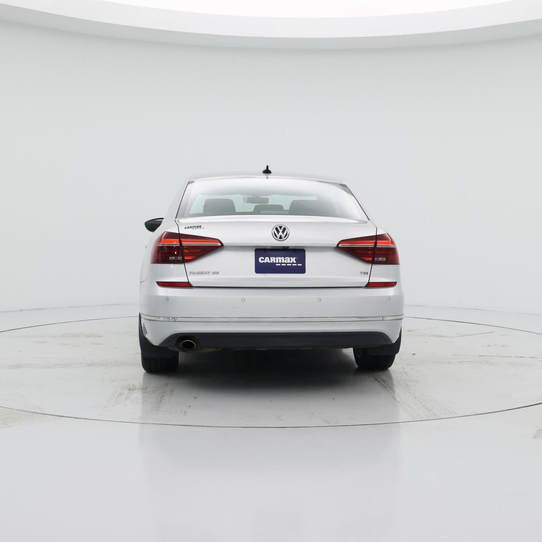 Thumbnail: 2017 Volkswagen Passat - 6