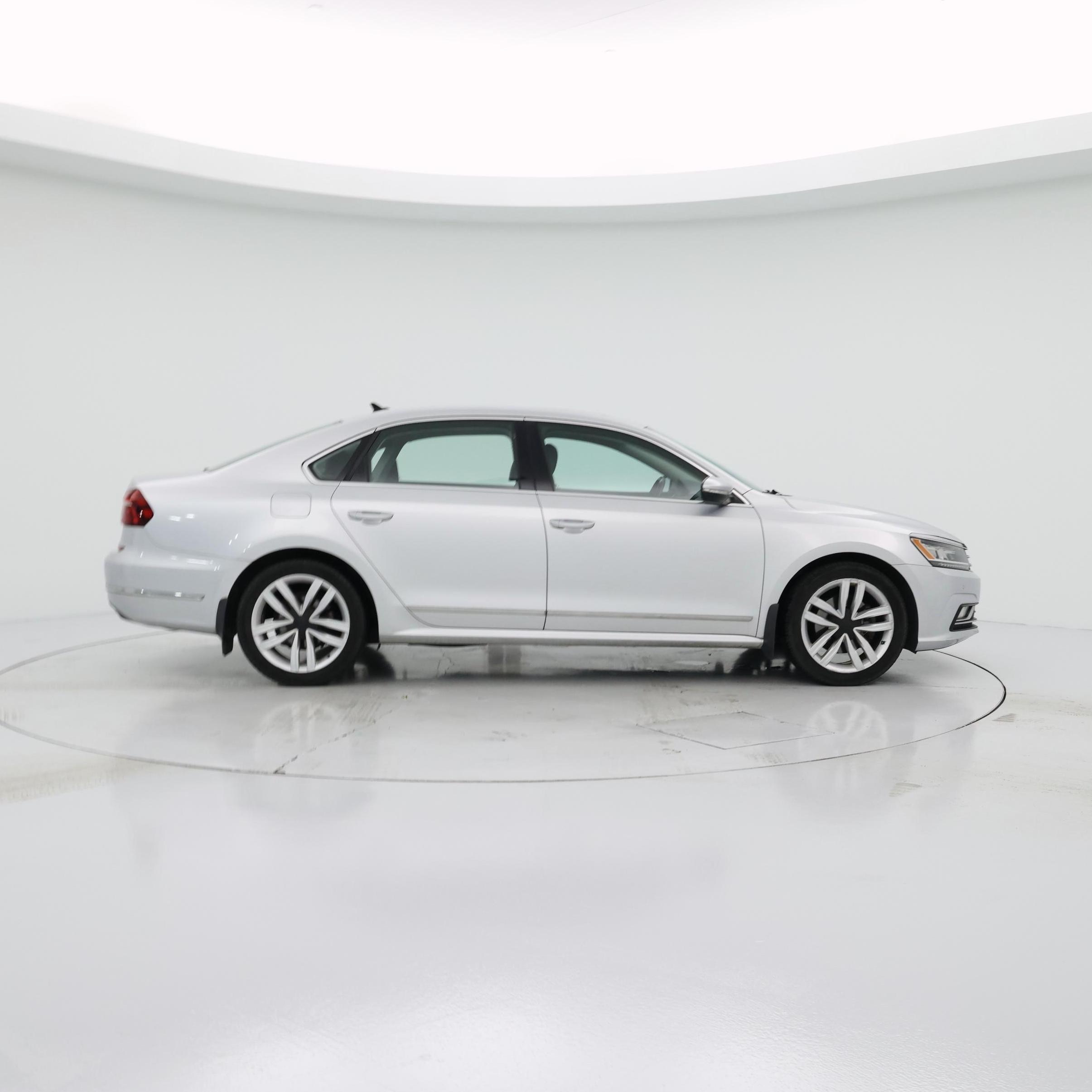 Thumbnail: 2017 Volkswagen Passat - 7