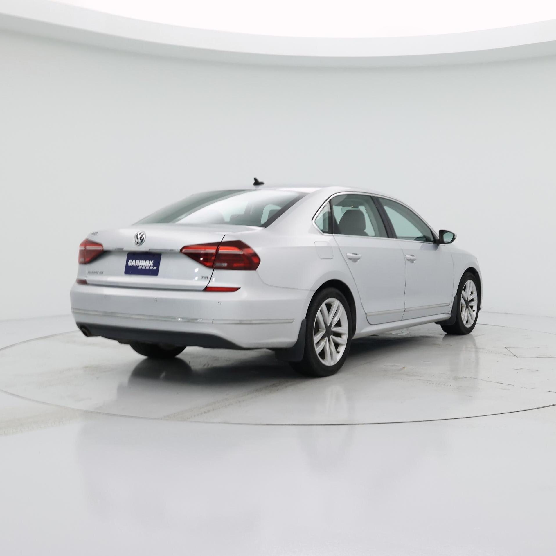 Thumbnail: 2017 Volkswagen Passat - 8