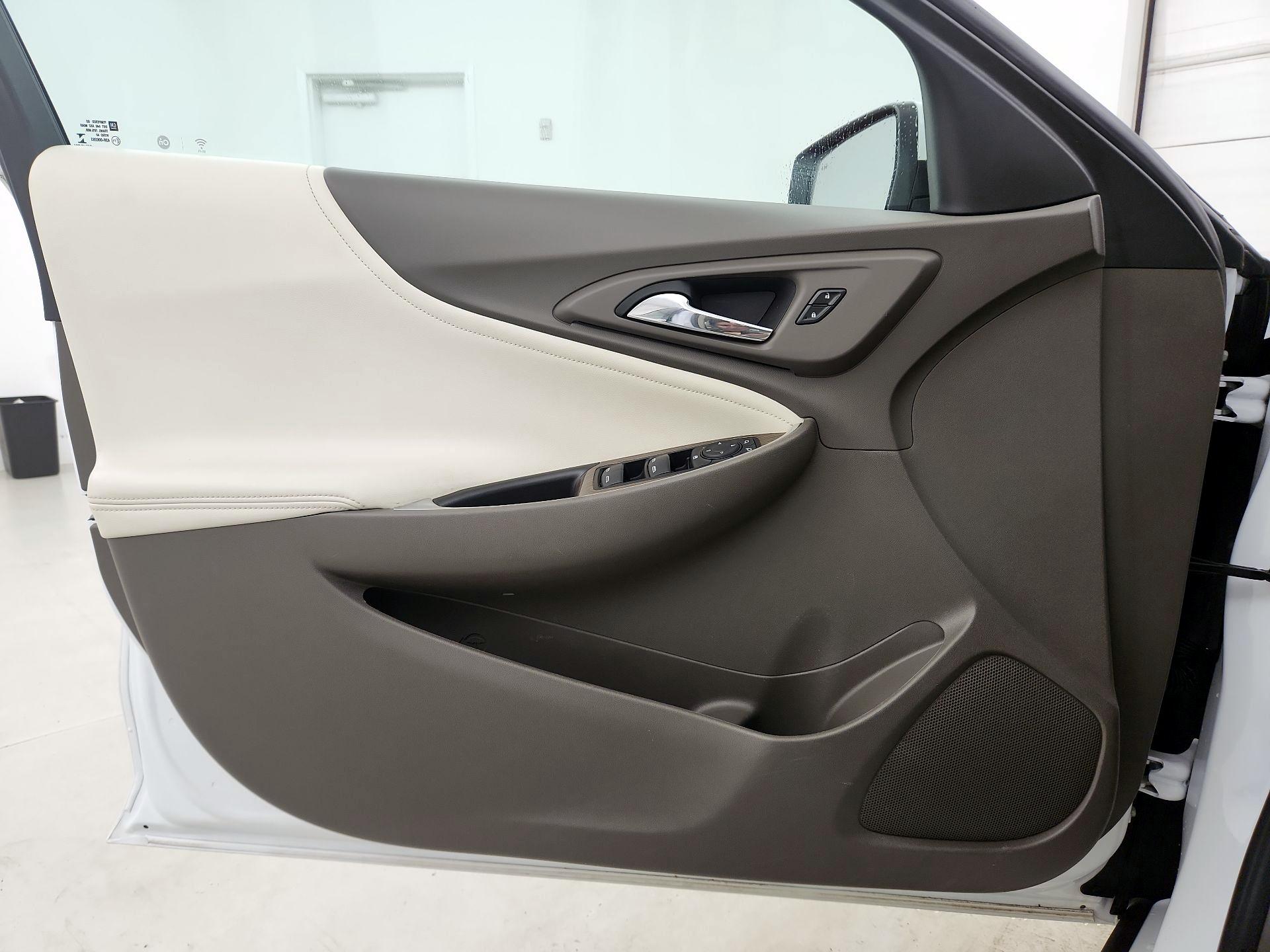 Thumbnail: 2022 Chevrolet Malibu - 12