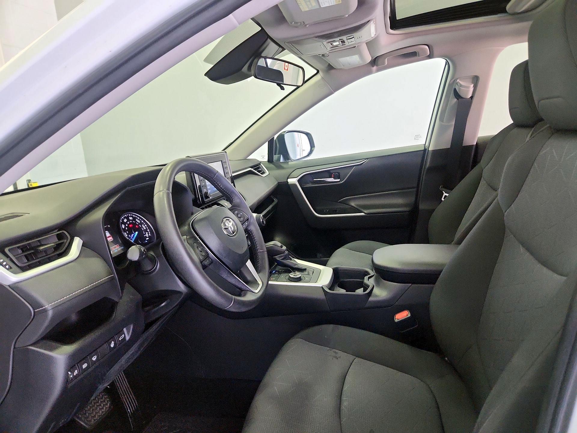 Thumbnail: 2020 Toyota RAV4 - 11