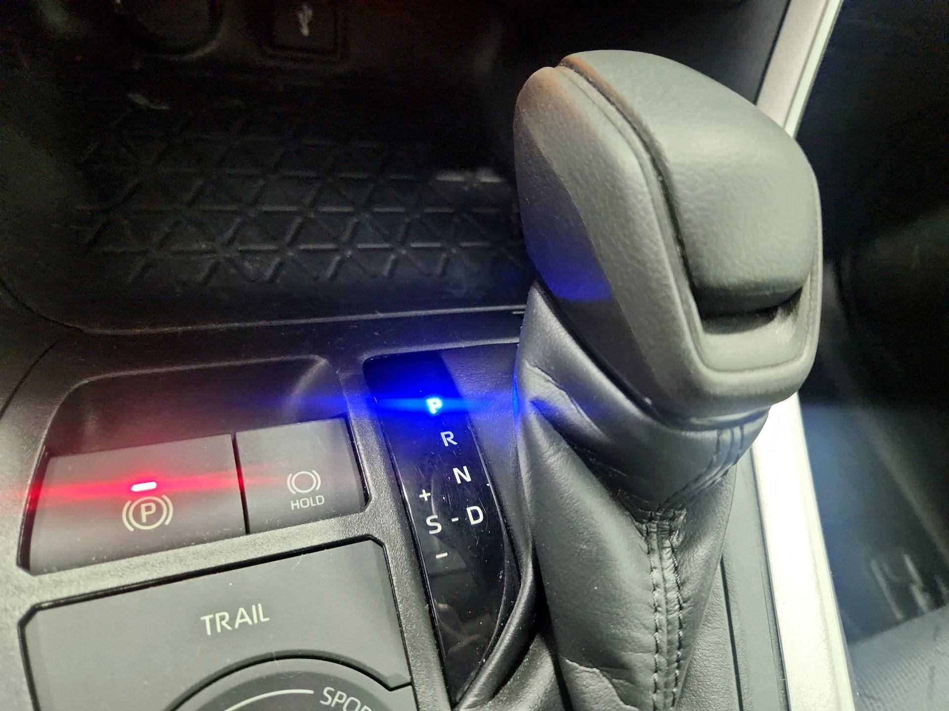 Thumbnail: 2020 Toyota RAV4 - 17