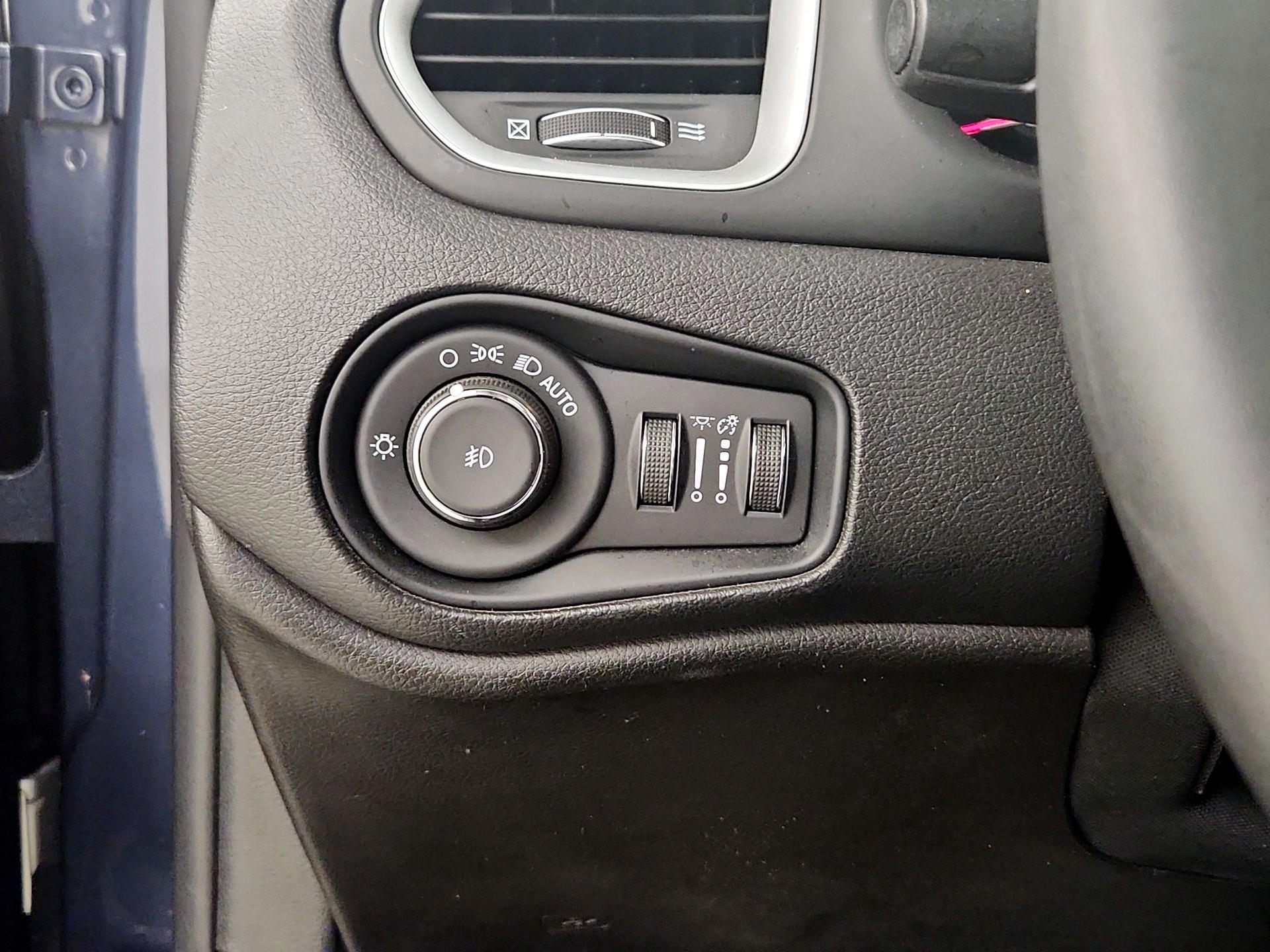 Thumbnail: 2021 Jeep Renegade - 13