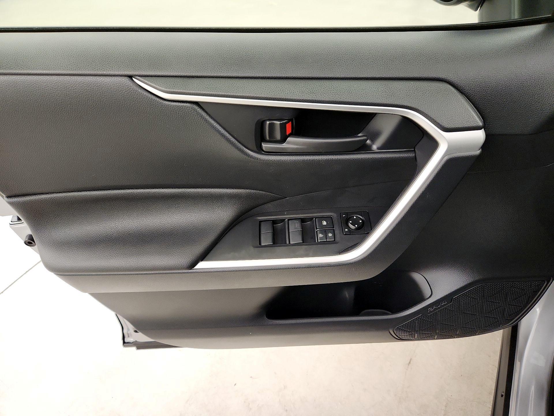 Thumbnail: 2025 Toyota RAV4 - 12