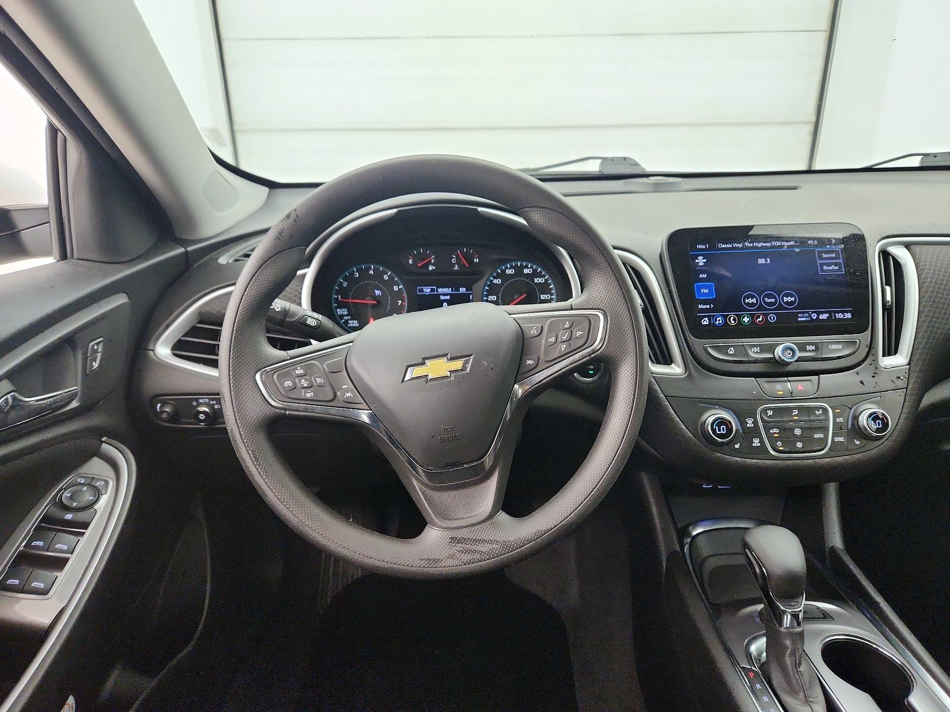 Thumbnail: 2023 Chevrolet Malibu - 10