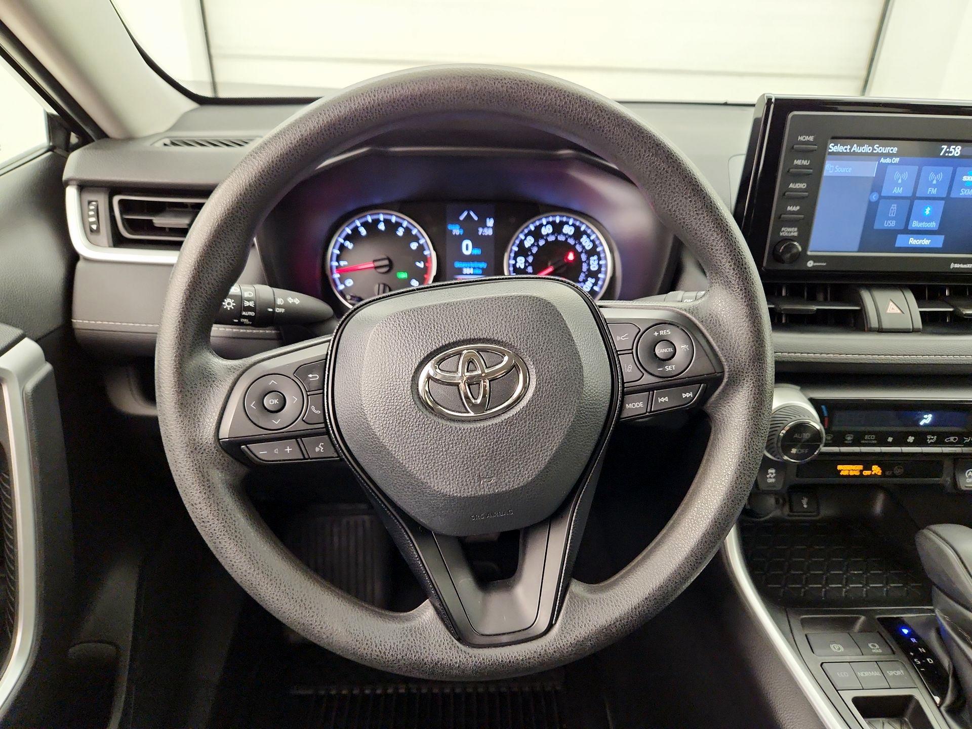 Thumbnail: 2020 Toyota RAV4 - 10