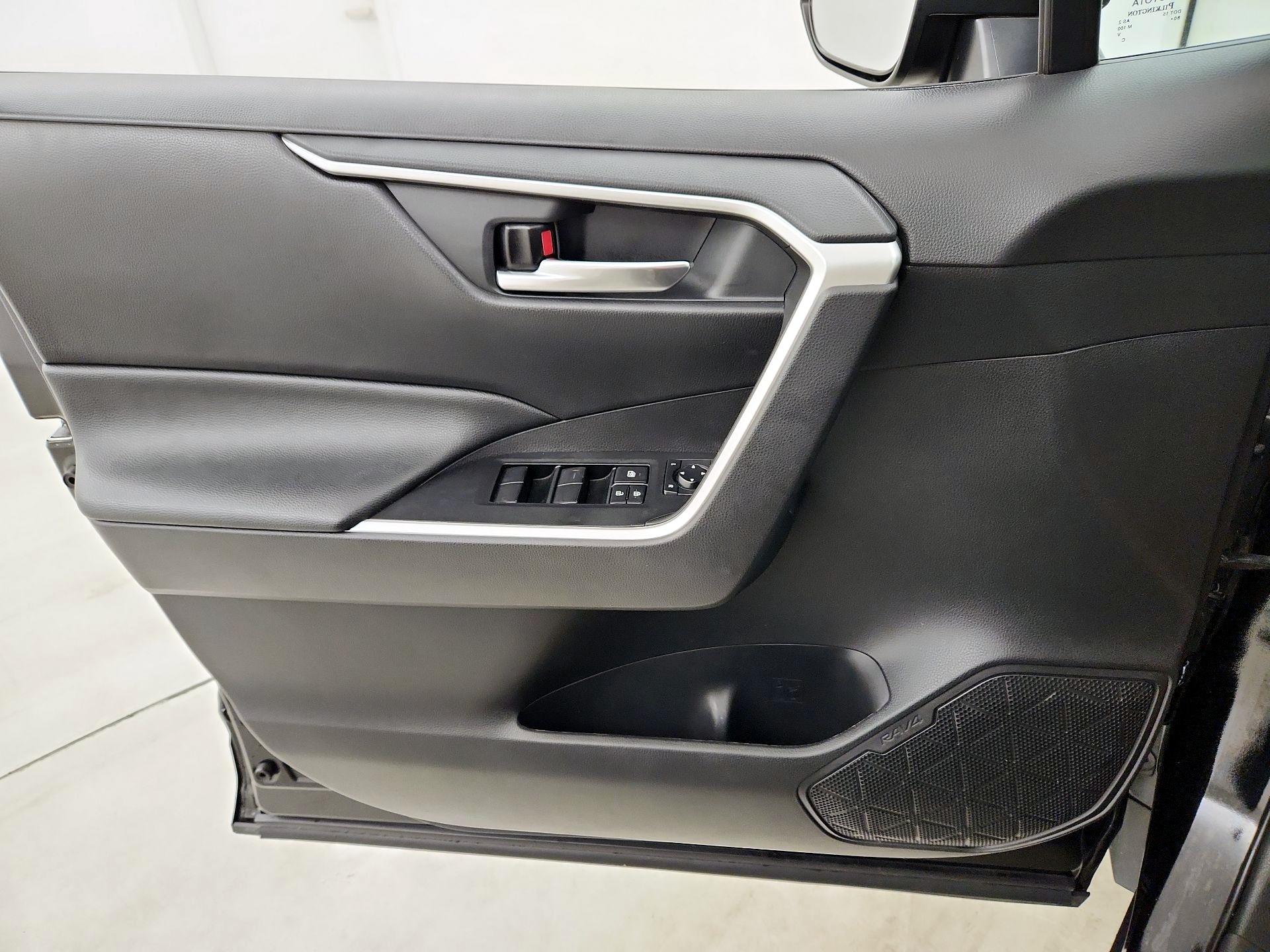 Thumbnail: 2020 Toyota RAV4 - 12