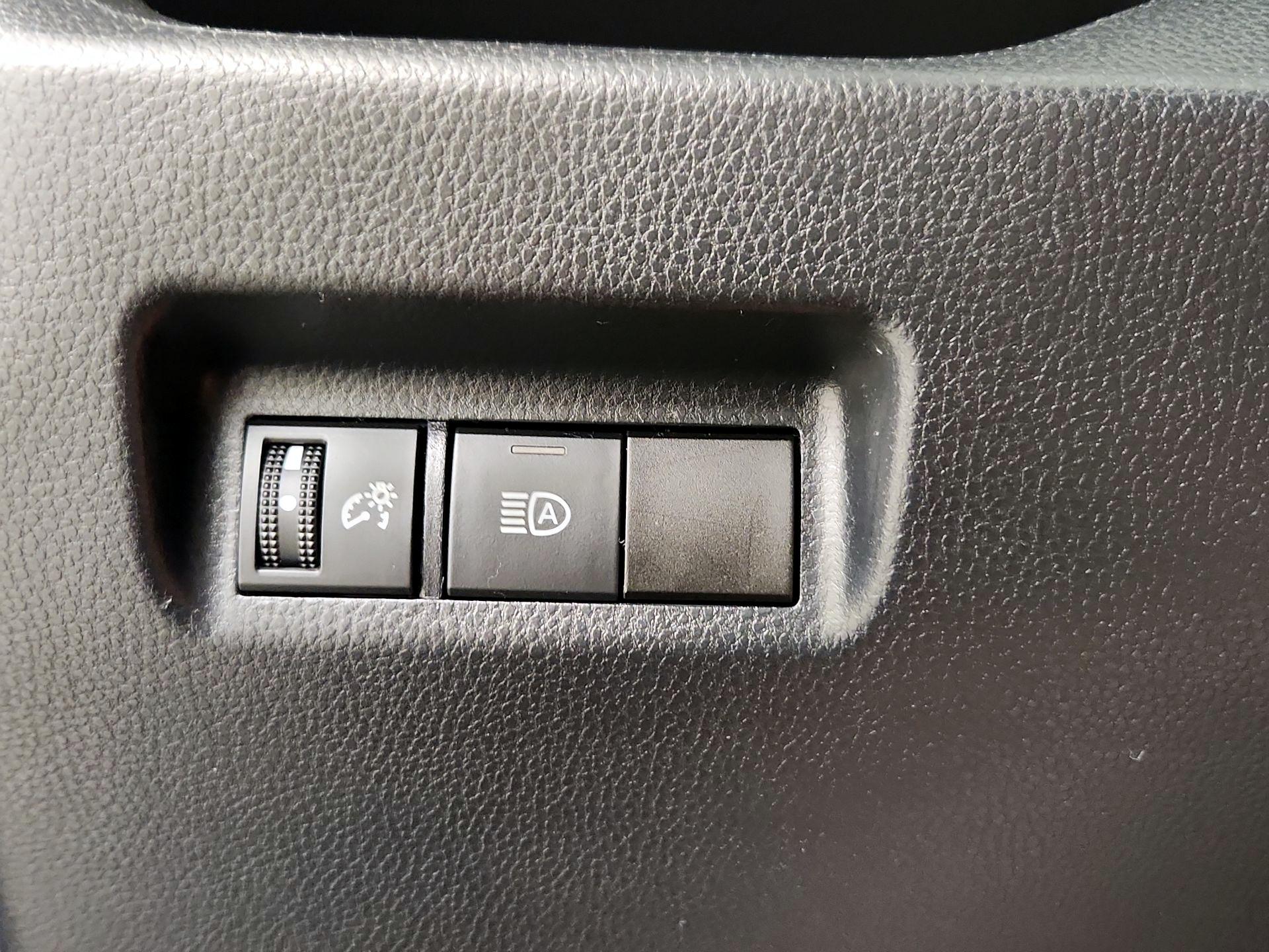 Thumbnail: 2020 Toyota RAV4 - 13