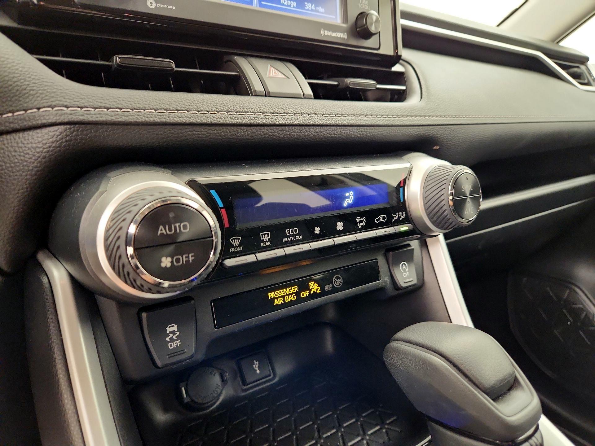 Thumbnail: 2020 Toyota RAV4 - 16