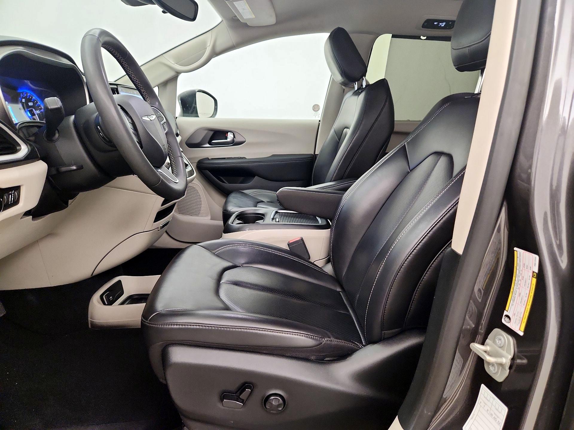 Thumbnail: 2023 Chrysler Pacifica - 11