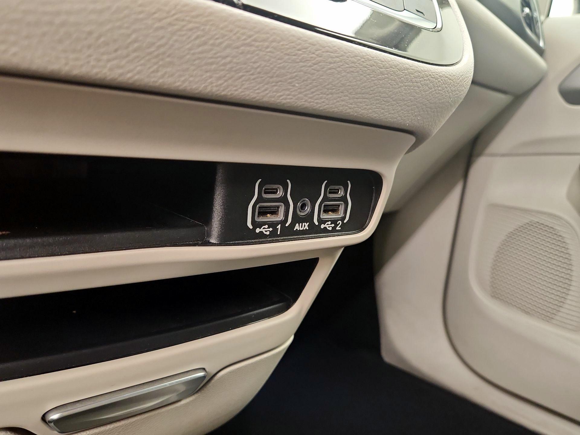 Thumbnail: 2023 Chrysler Pacifica - 18