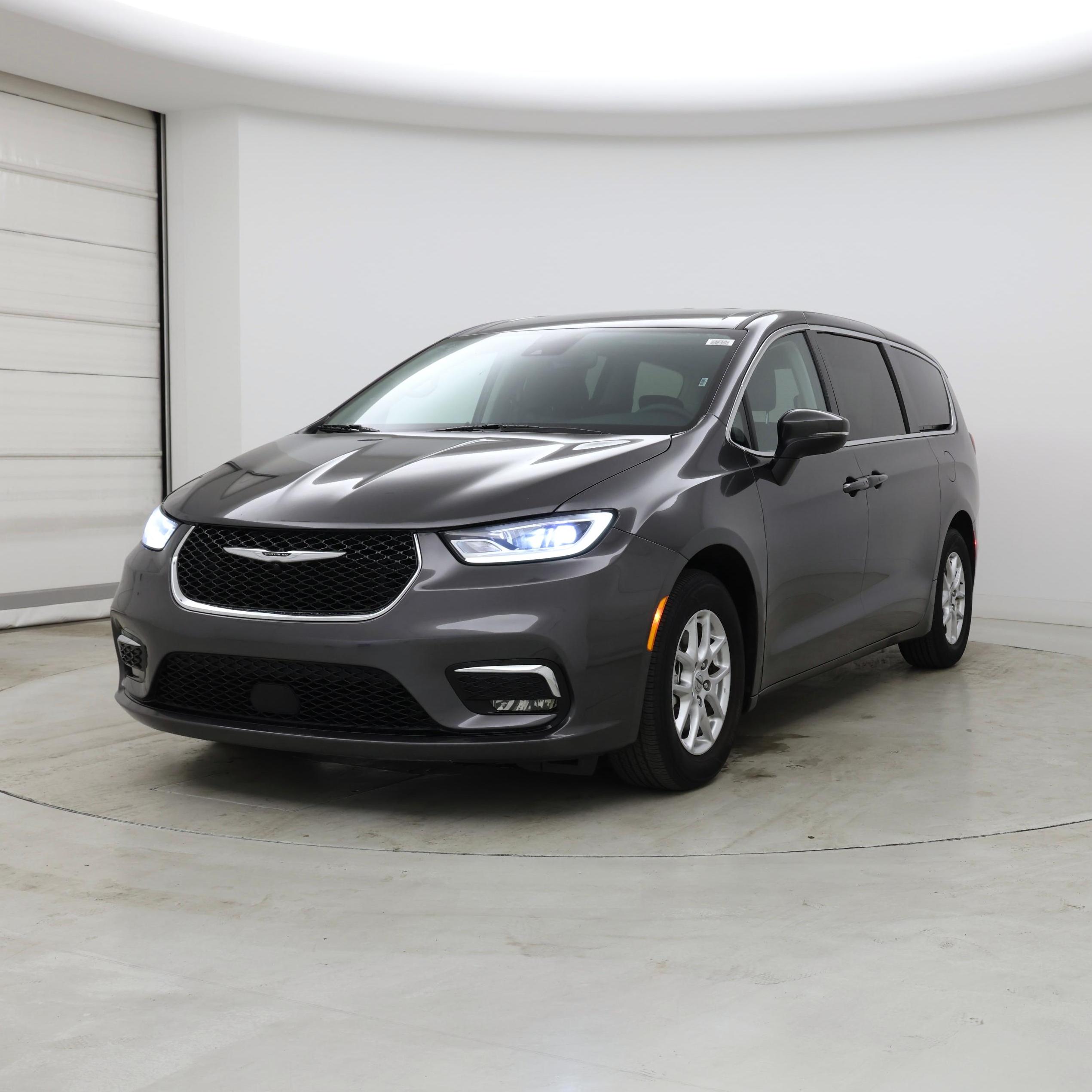 Thumbnail: 2023 Chrysler Pacifica - 4