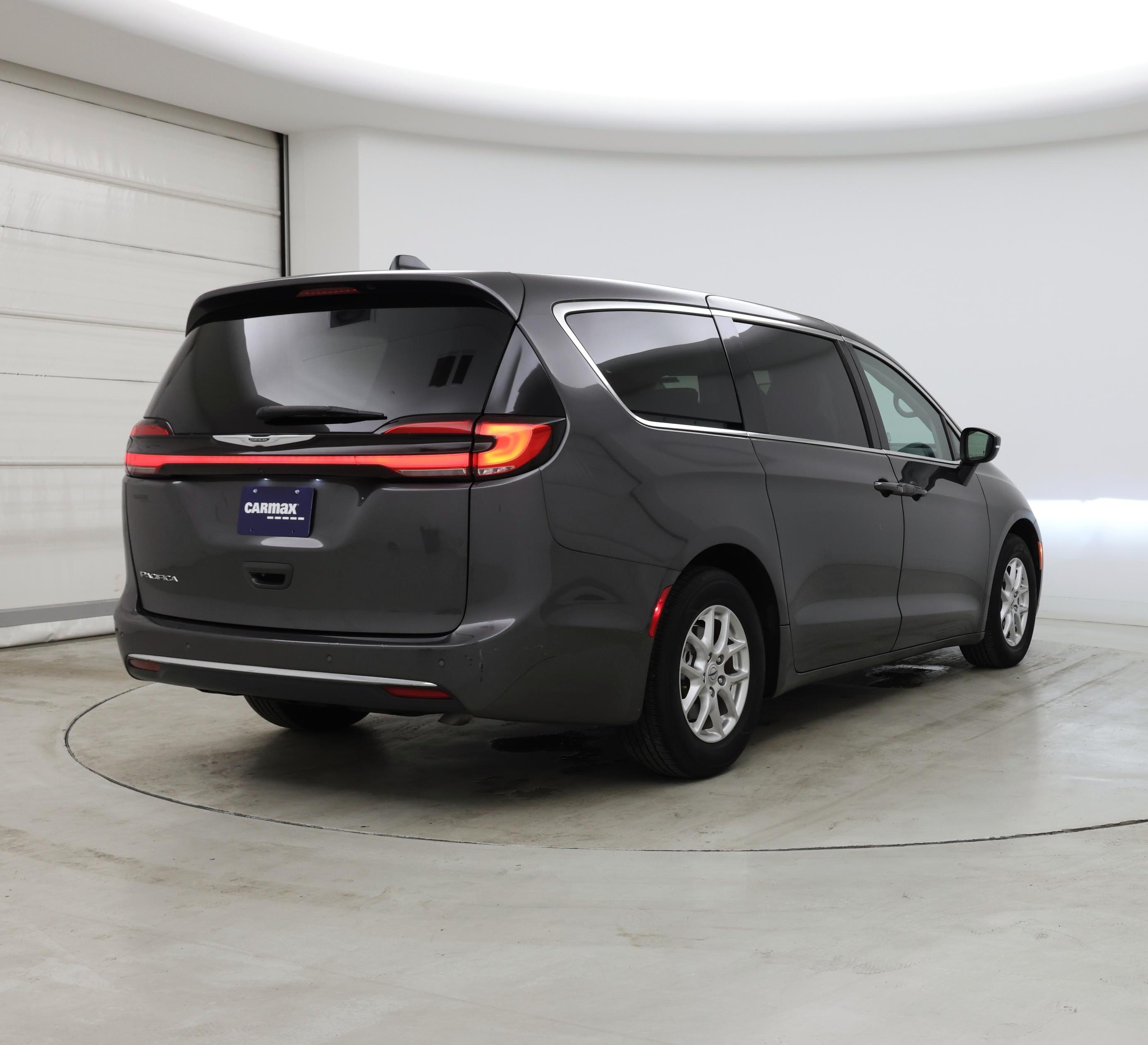 Thumbnail: 2023 Chrysler Pacifica - 8
