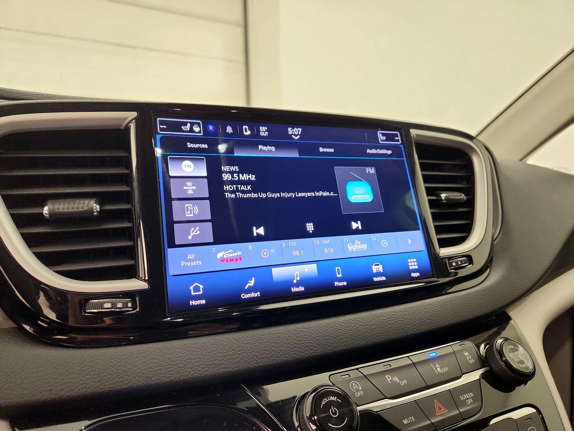 Thumbnail: 2023 Chrysler Pacifica - 15