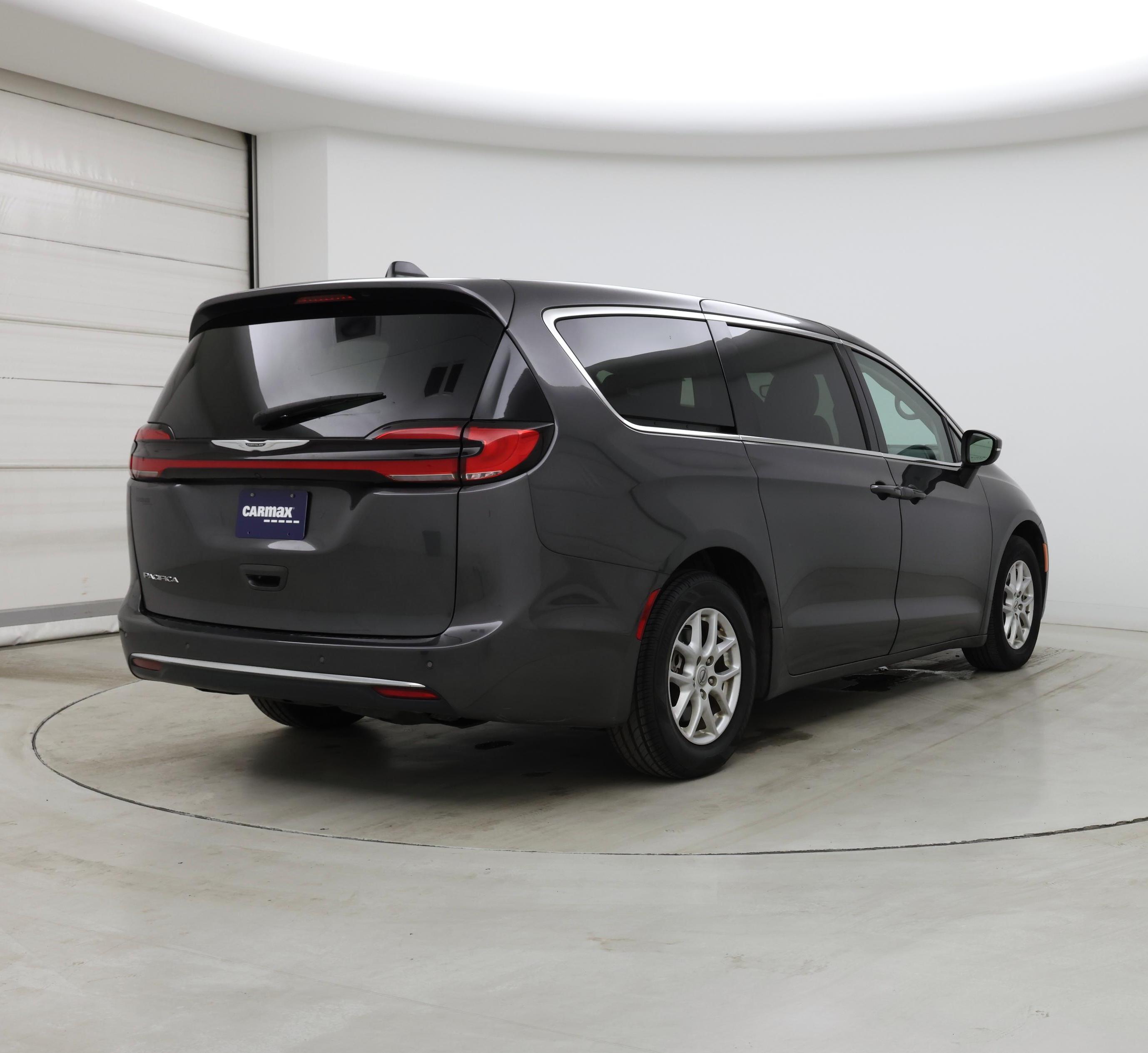Thumbnail: 2023 Chrysler Pacifica - 8