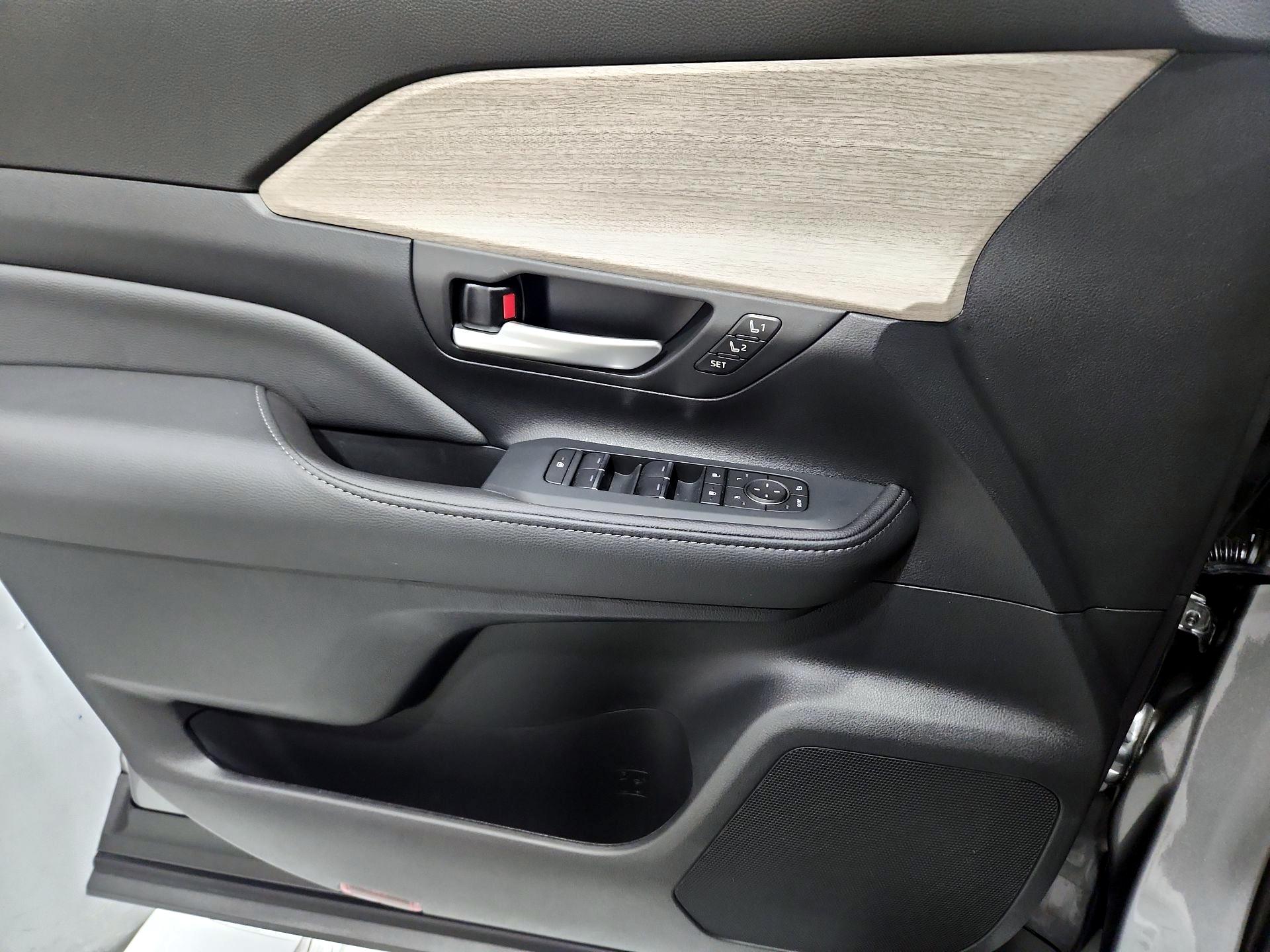 Thumbnail: 2026 Toyota Grand Highlander - 12