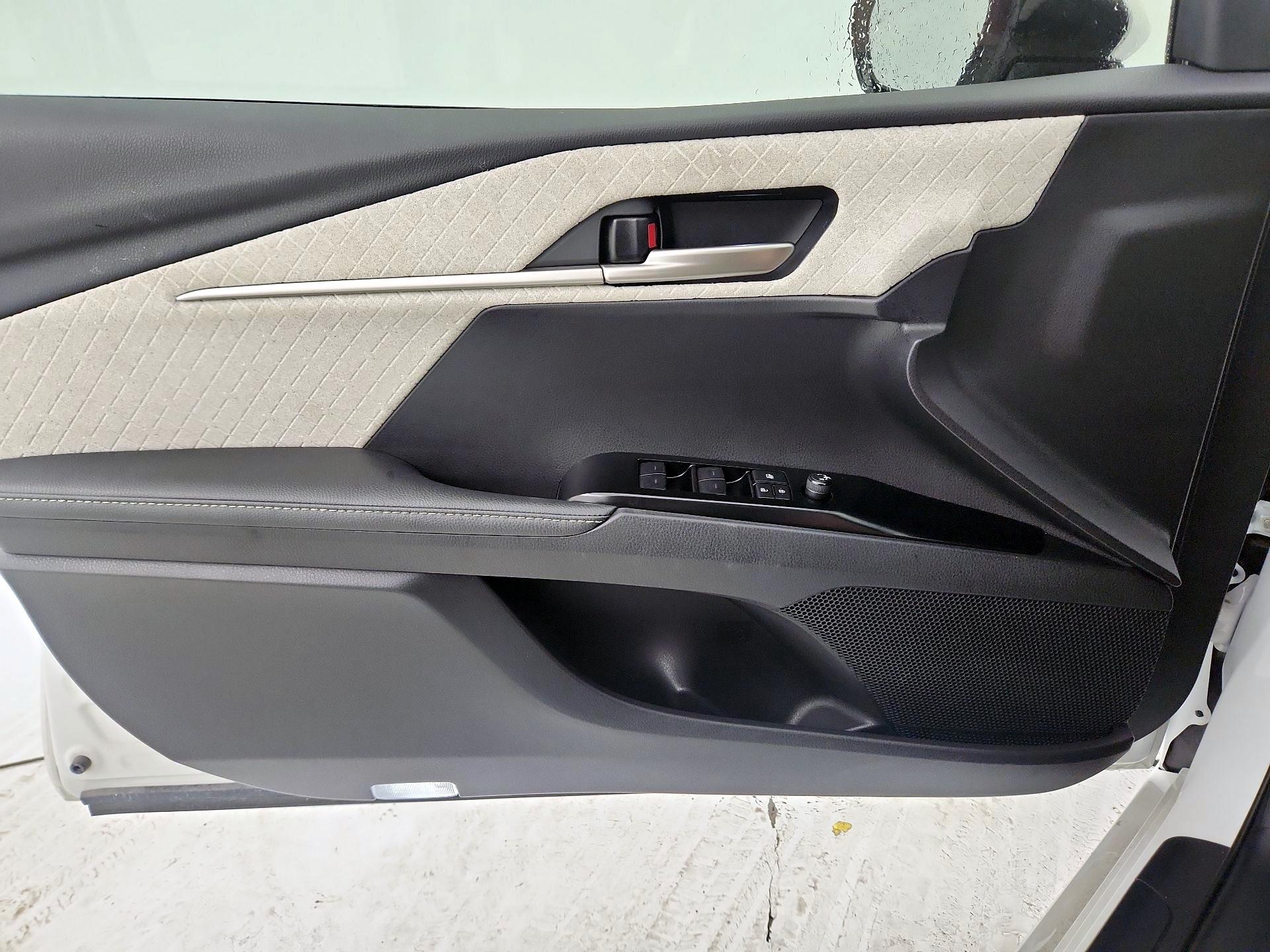 Thumbnail: 2025 Toyota Camry - 10