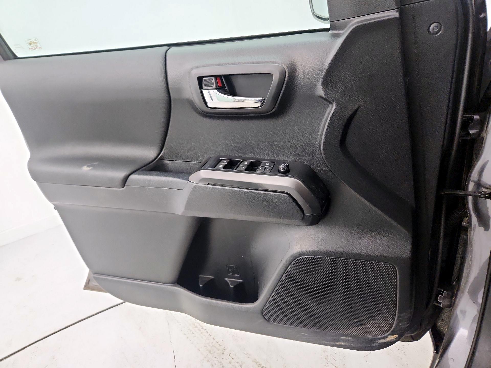Thumbnail: 2019 Toyota Tacoma - 12