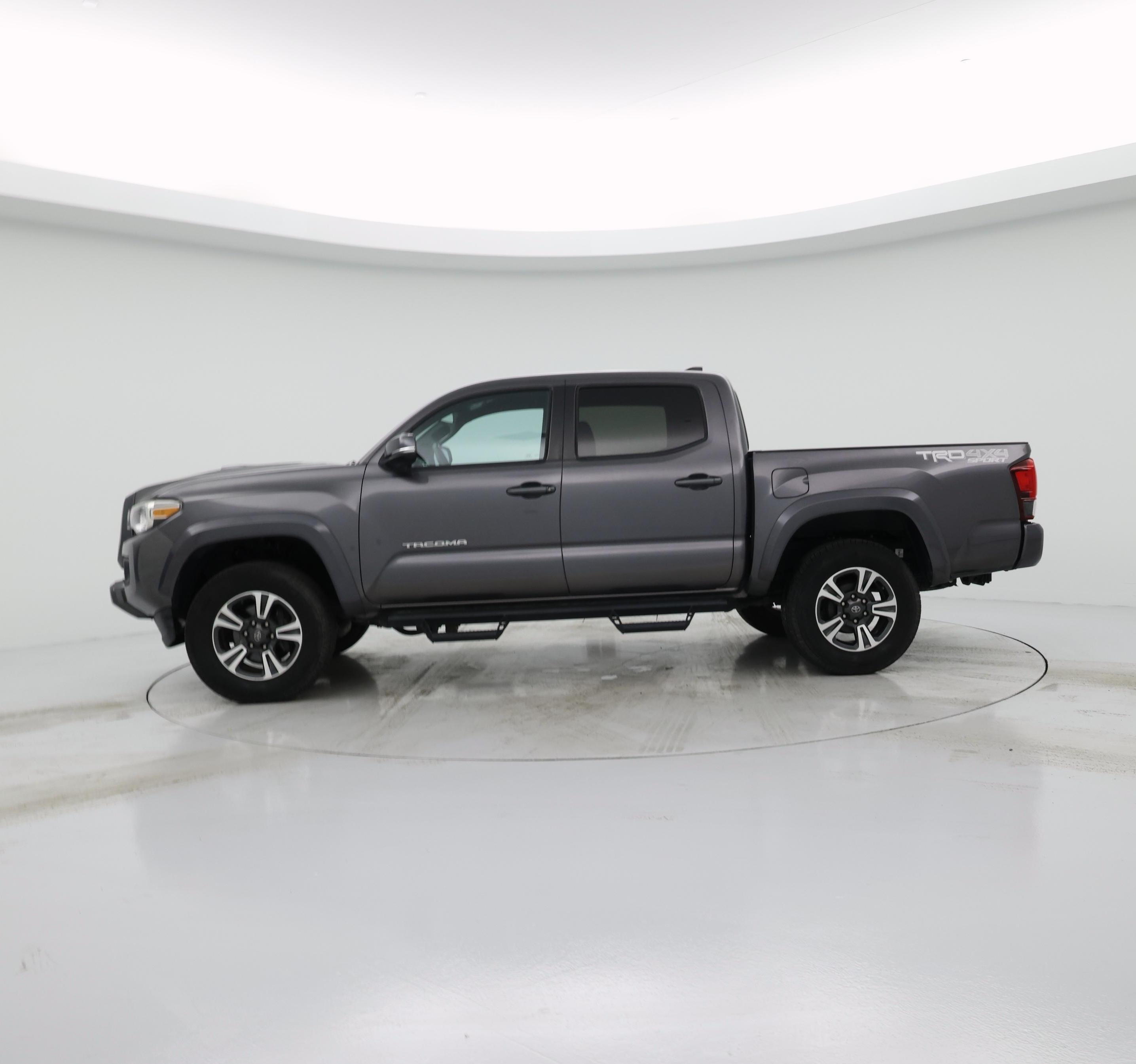 Thumbnail: 2019 Toyota Tacoma - 3