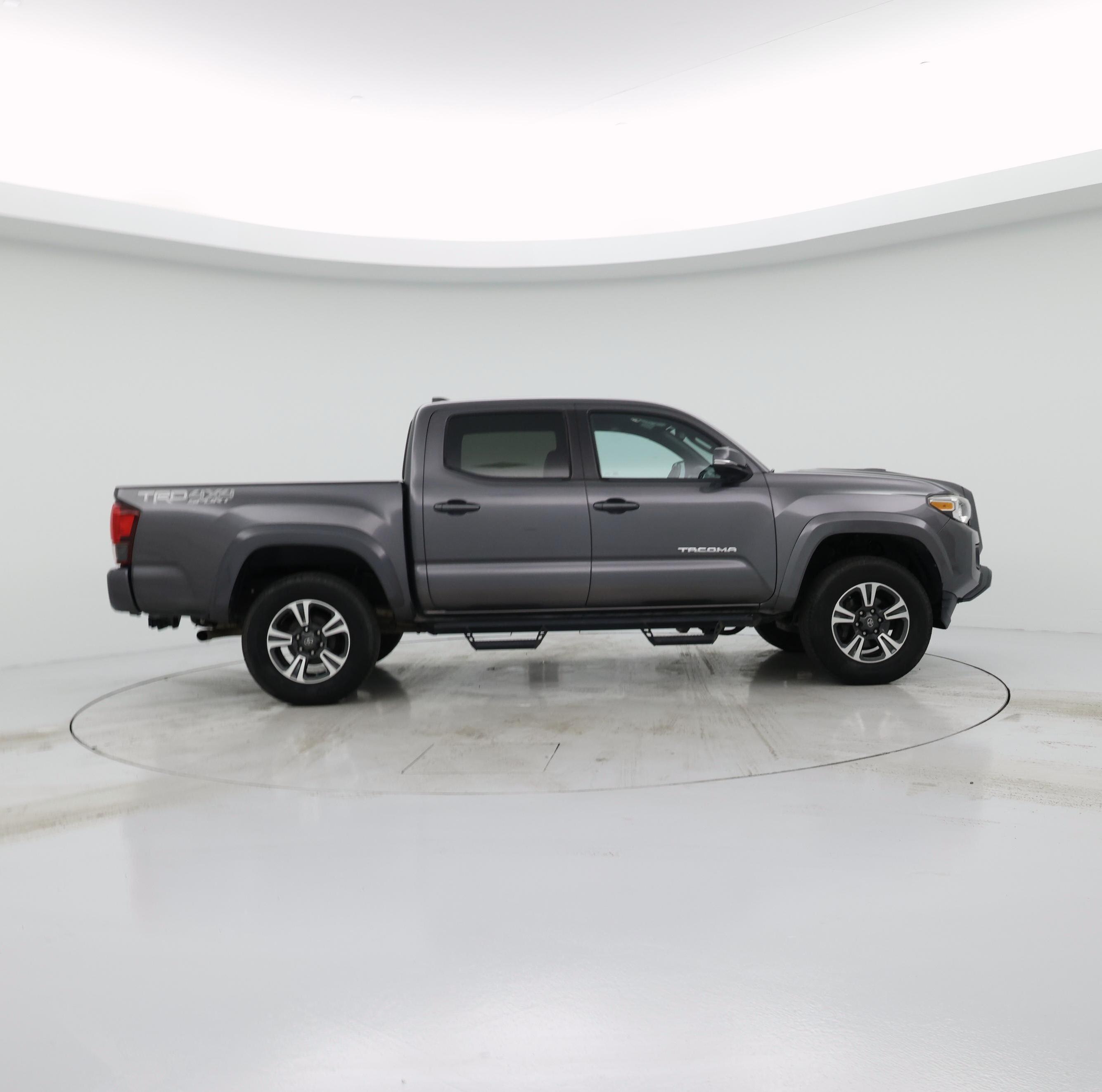 Thumbnail: 2019 Toyota Tacoma - 7