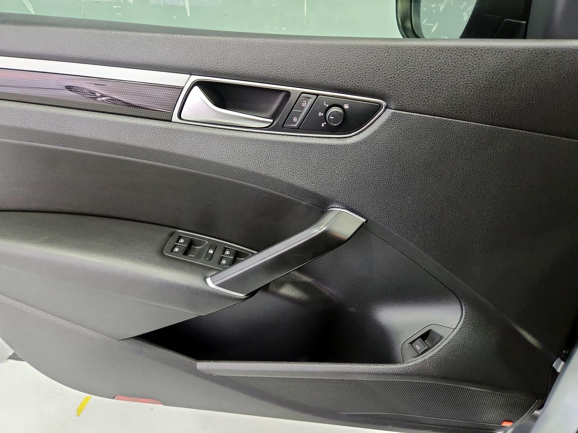 Thumbnail: 2018 Volkswagen Passat - 12