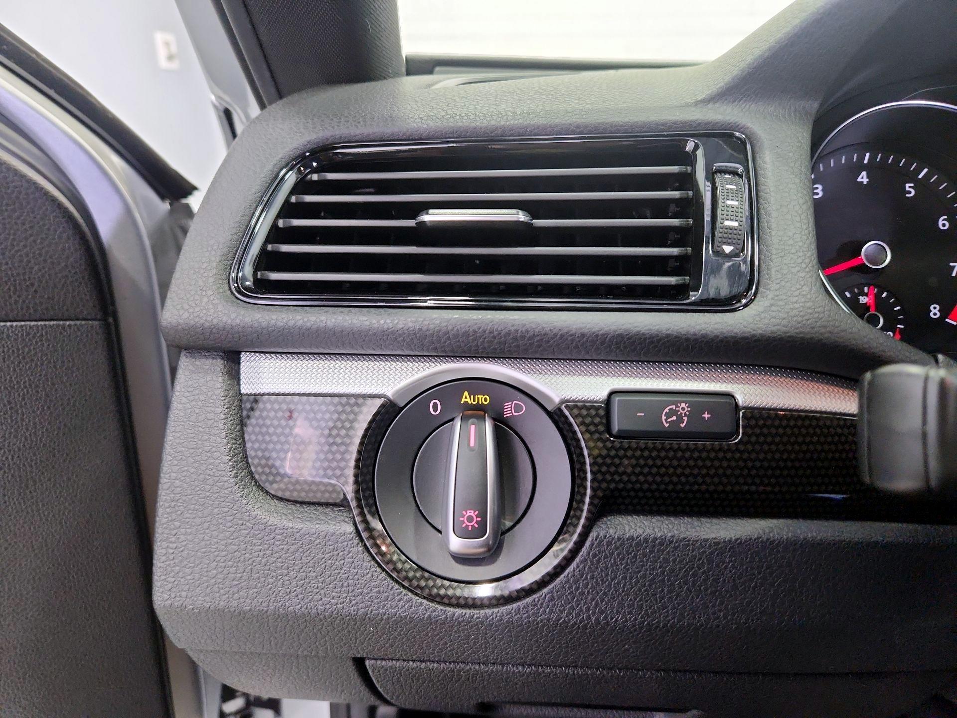 Thumbnail: 2018 Volkswagen Passat - 13