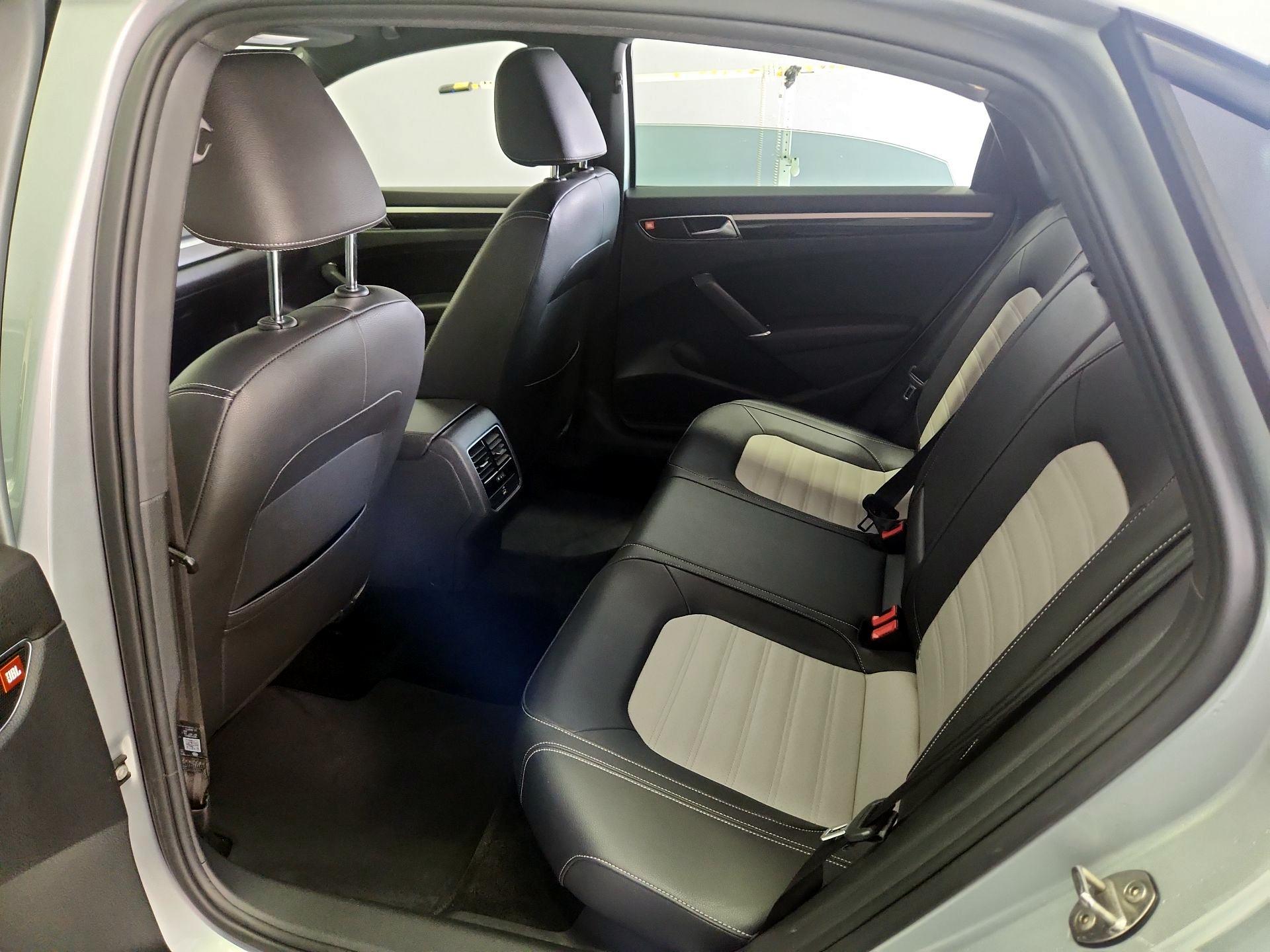 Thumbnail: 2018 Volkswagen Passat - 20