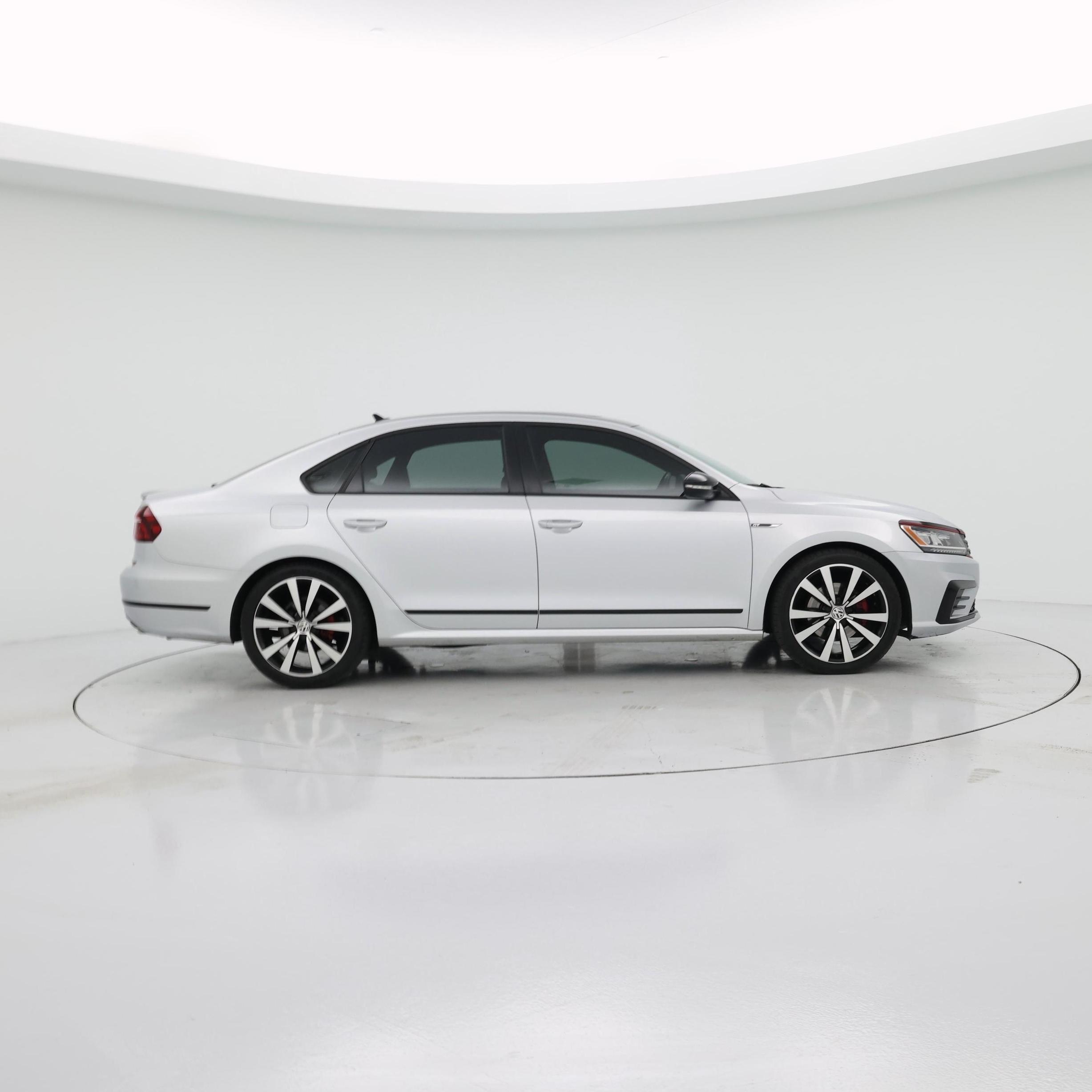 Thumbnail: 2018 Volkswagen Passat - 7