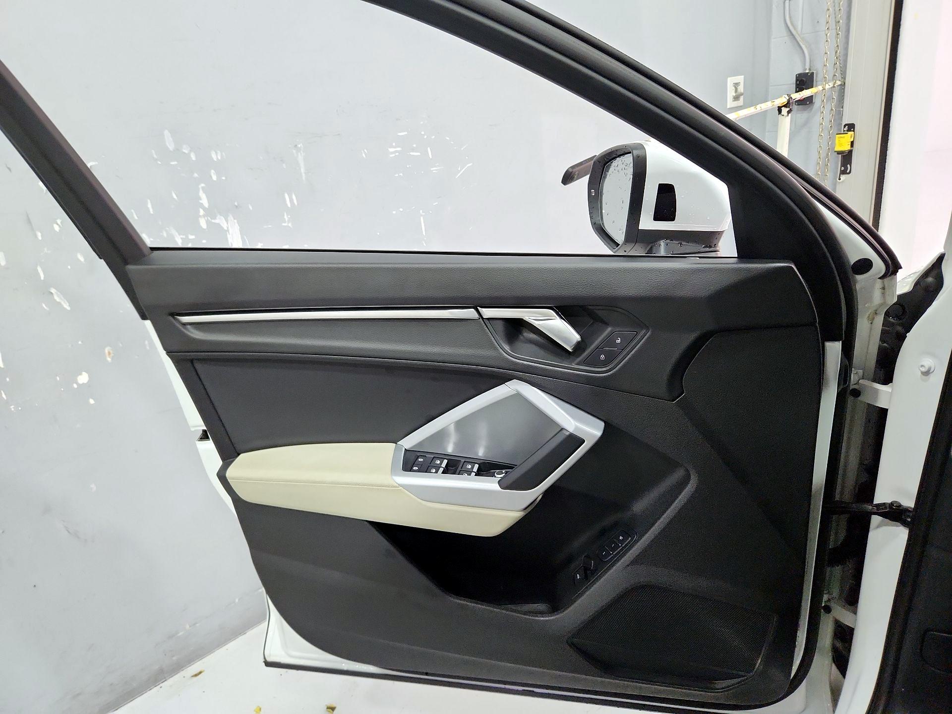 Thumbnail: 2023 Audi Q3 - 12