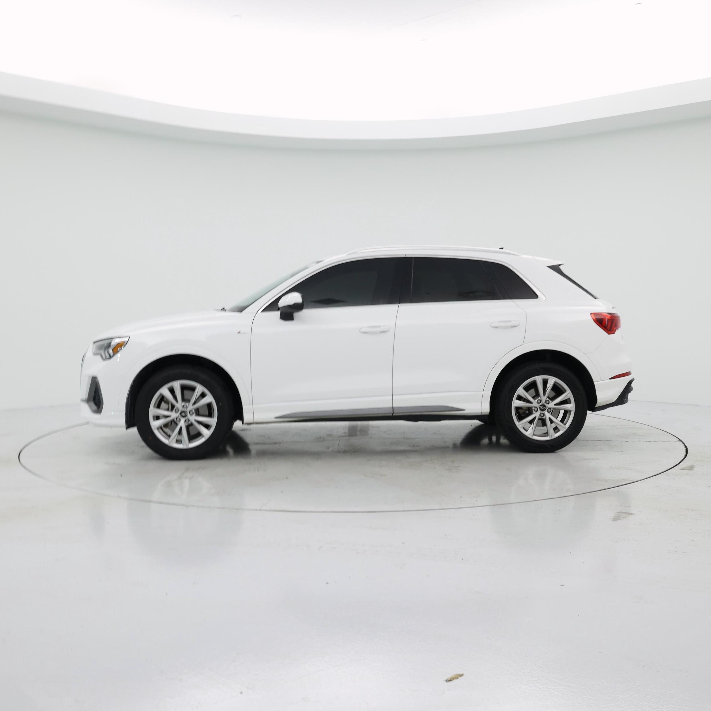 Thumbnail: 2023 Audi Q3 - 3