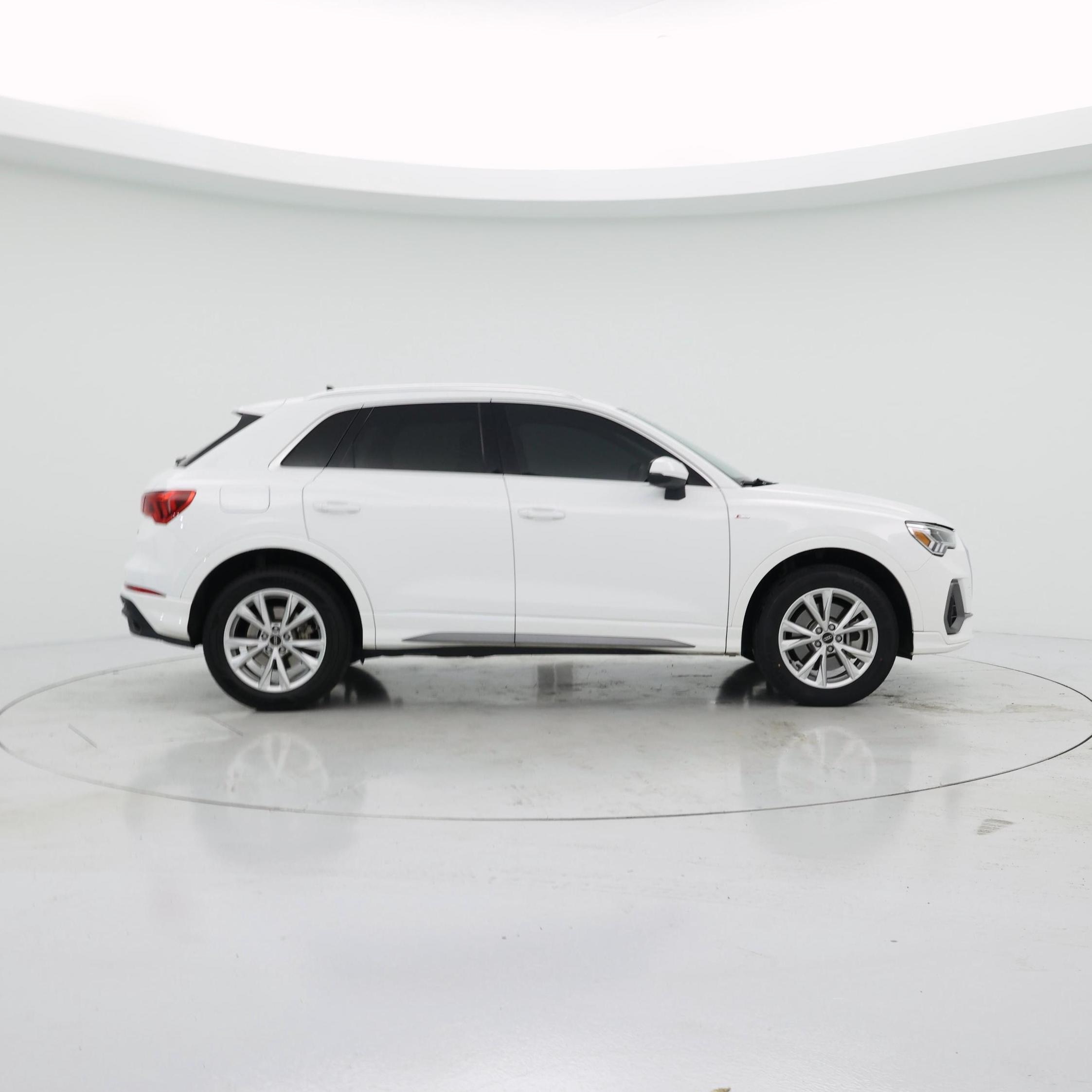 Thumbnail: 2023 Audi Q3 - 7
