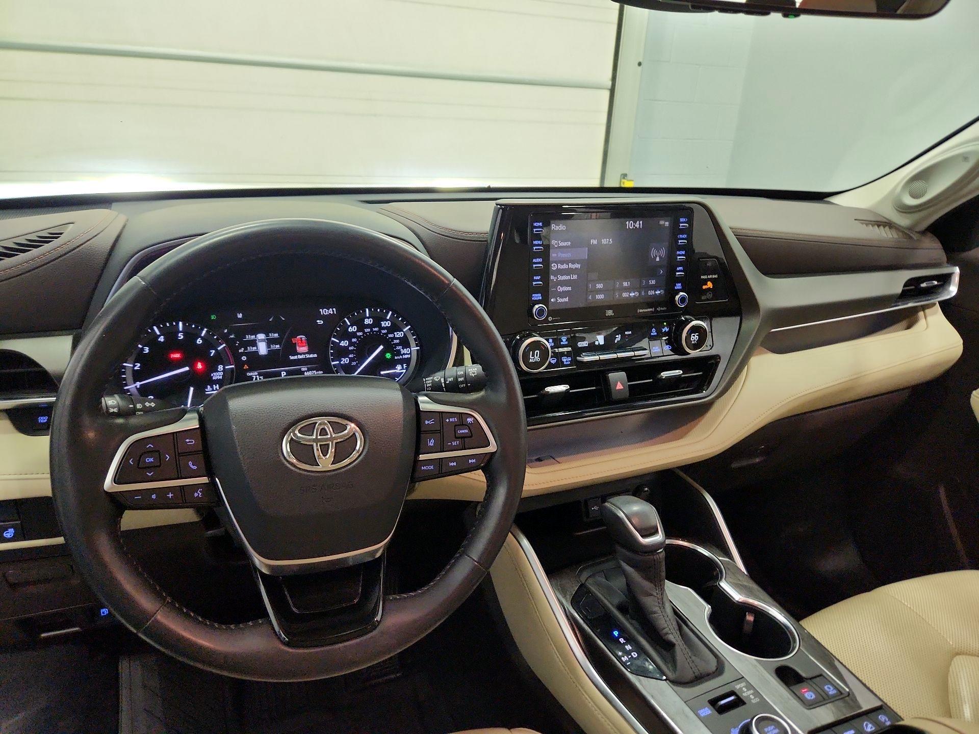 Thumbnail: 2020 Toyota Highlander - 9