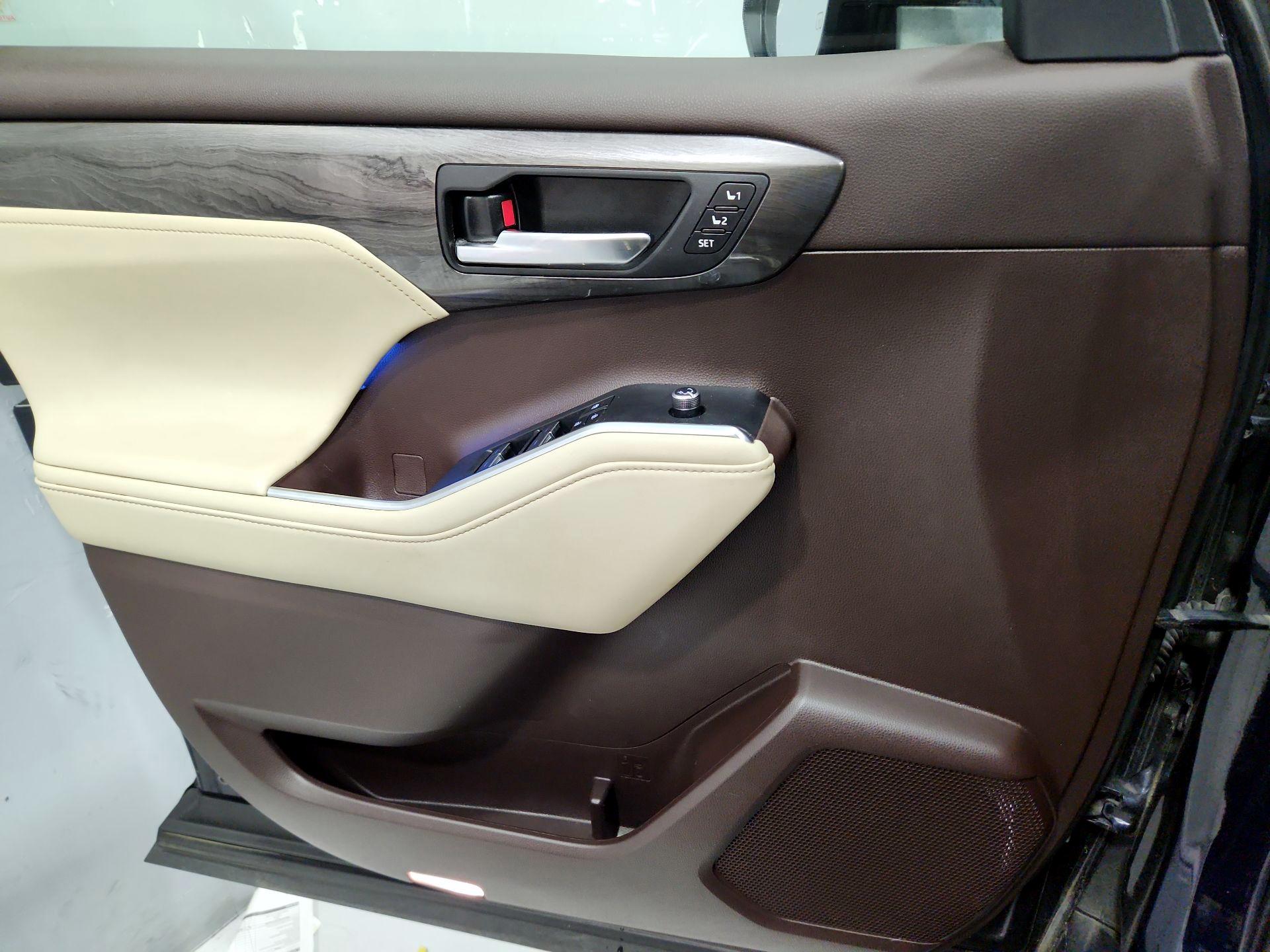 Thumbnail: 2020 Toyota Highlander - 12