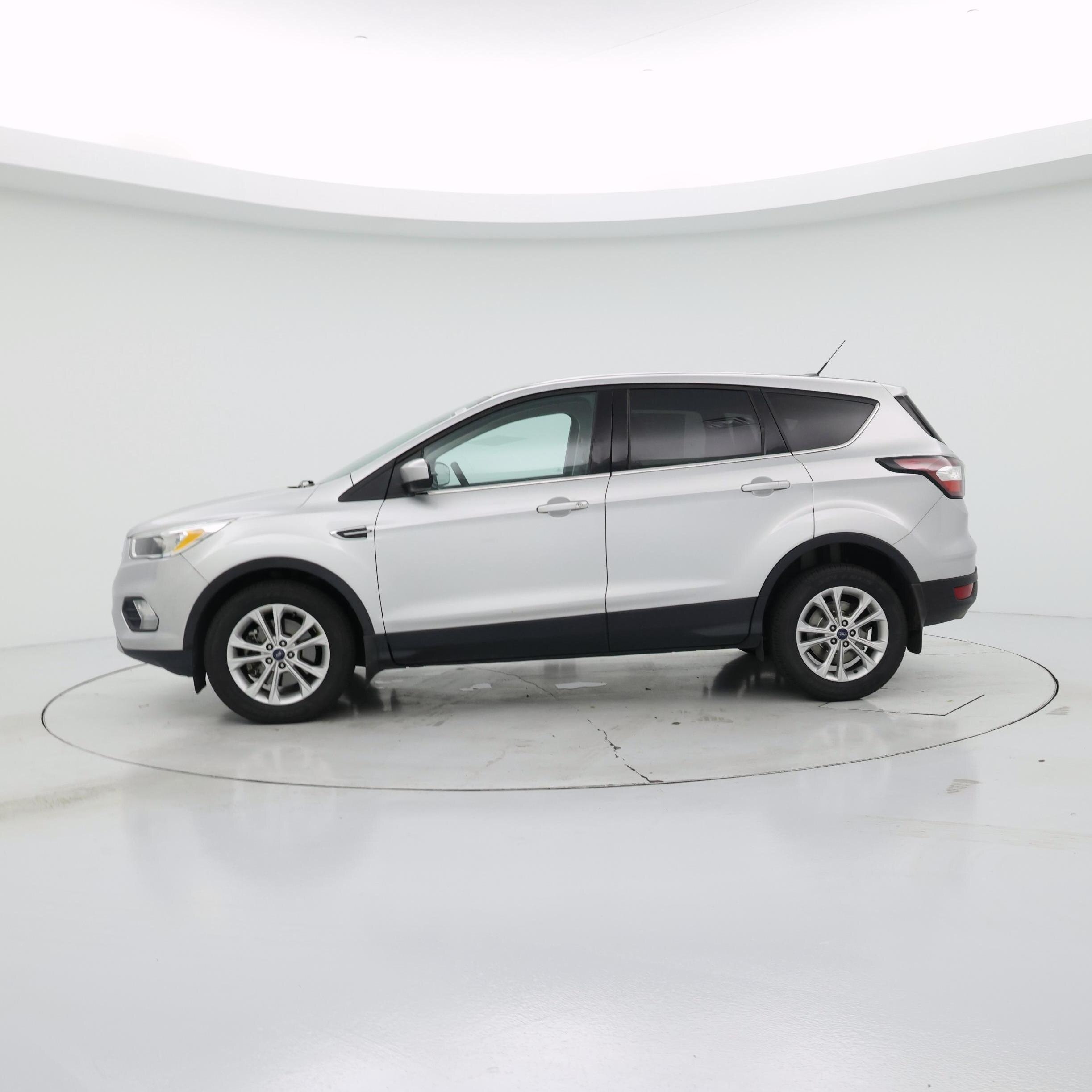 Thumbnail: 2017 Ford Escape - 3
