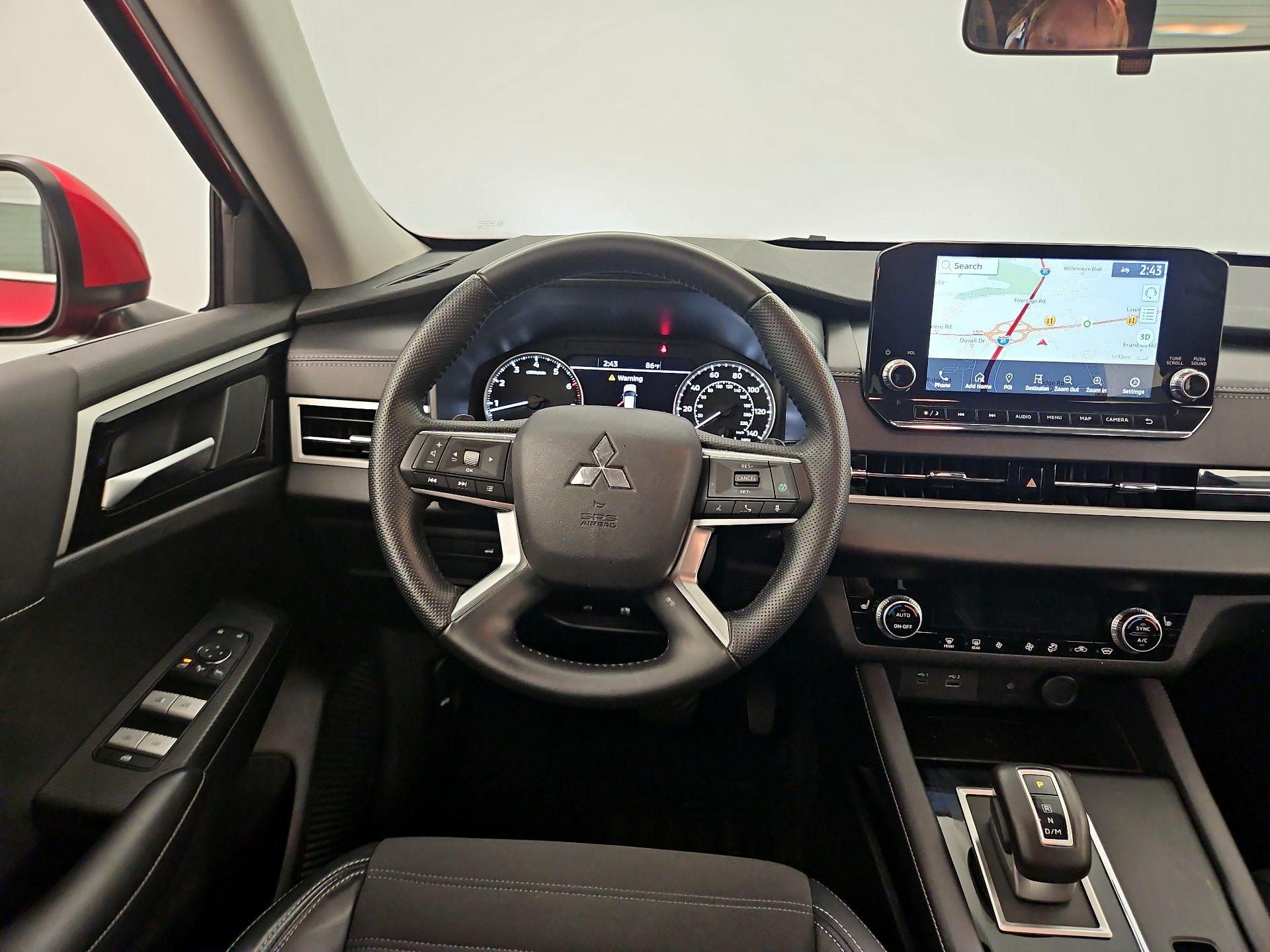Thumbnail: 2024 Mitsubishi Outlander - 10