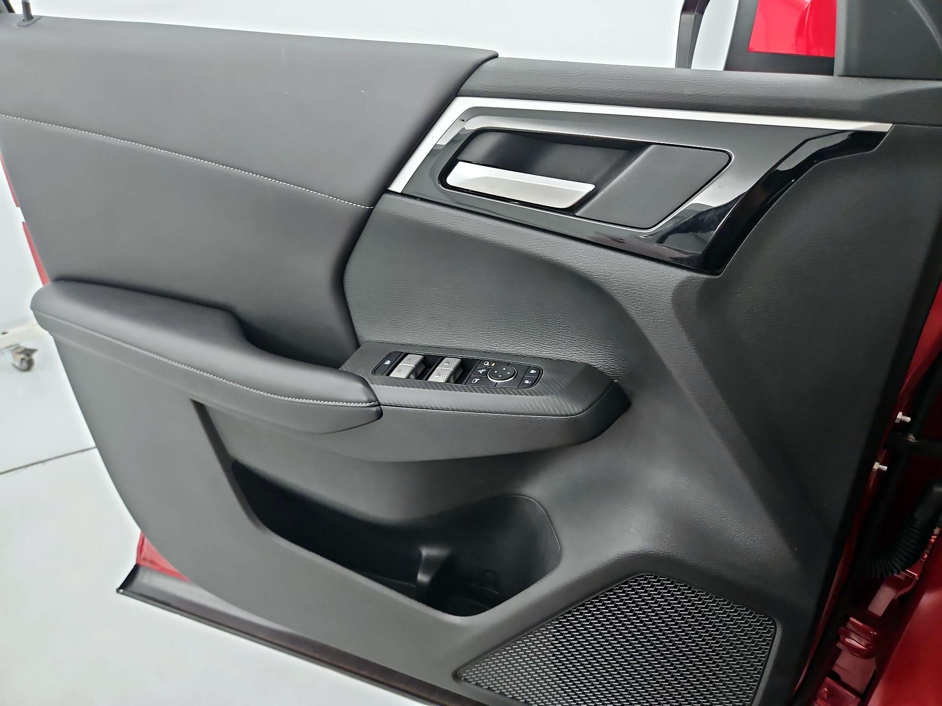 Thumbnail: 2024 Mitsubishi Outlander - 12